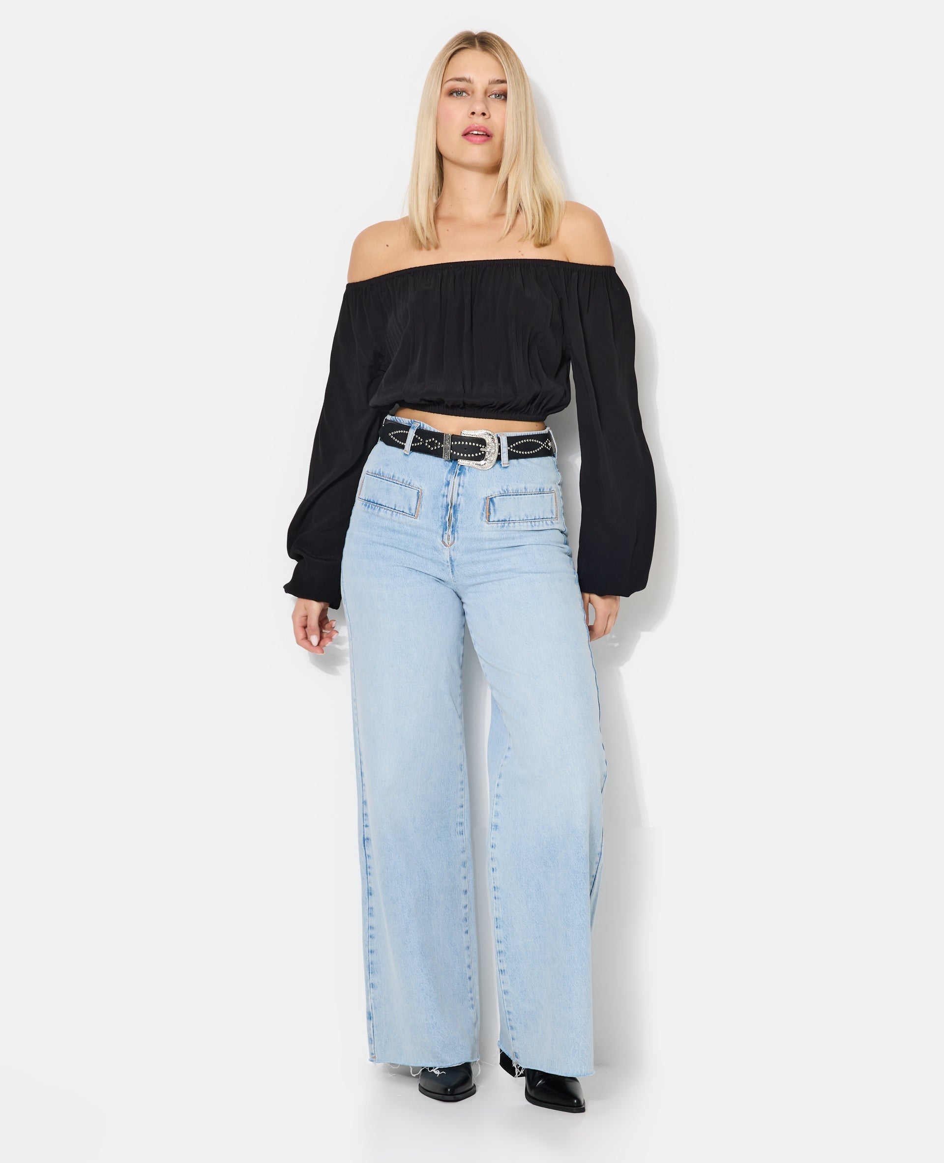 Blouse courte encolure Bardot