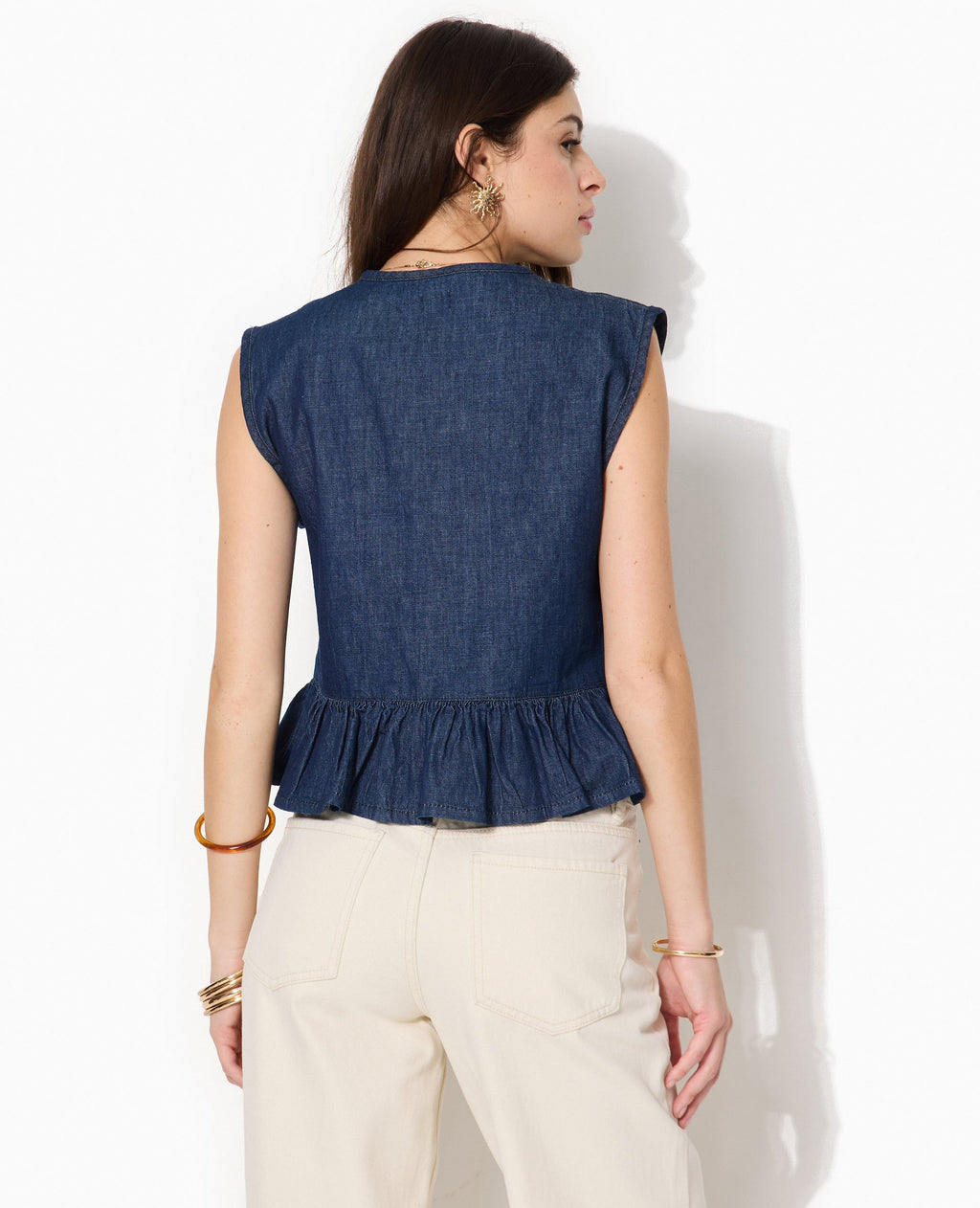 Blouse en jean sans manches avec volant et nouettes