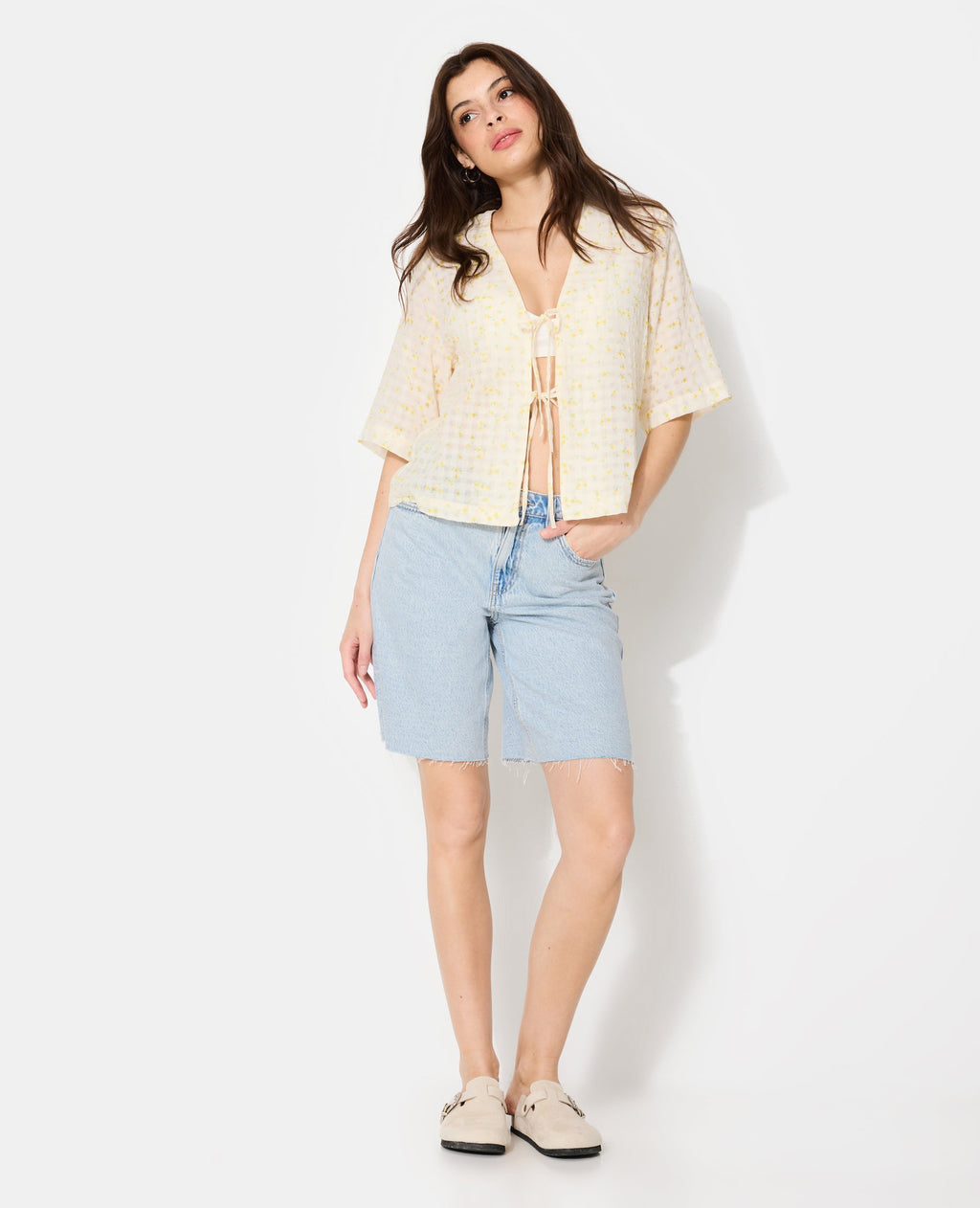 Chemise avec nouettes motif fleurs