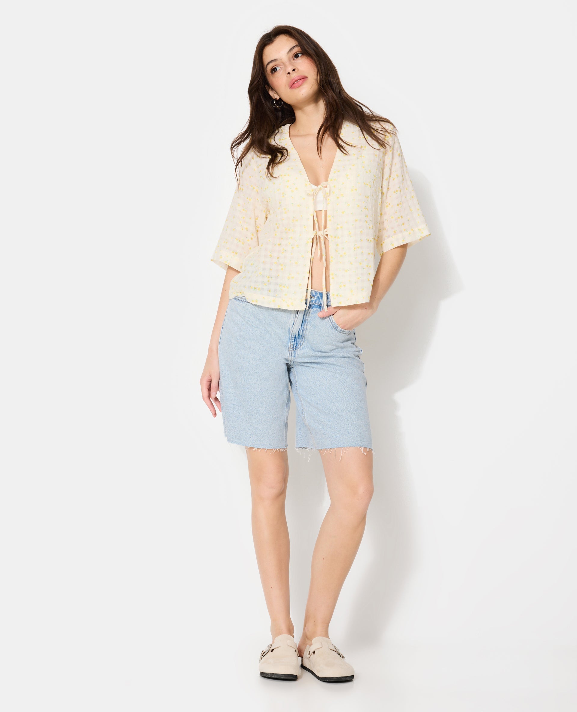Chemise avec nouettes motif fleurs
