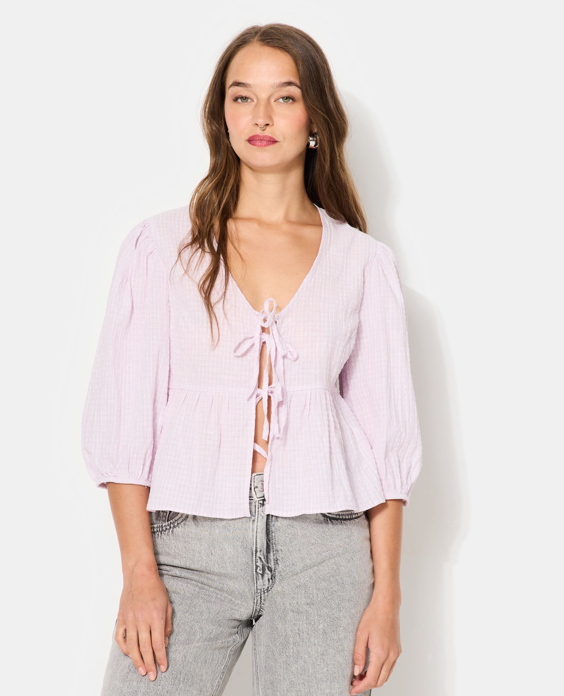 Blouse rayée avec nouettes et manches ballons