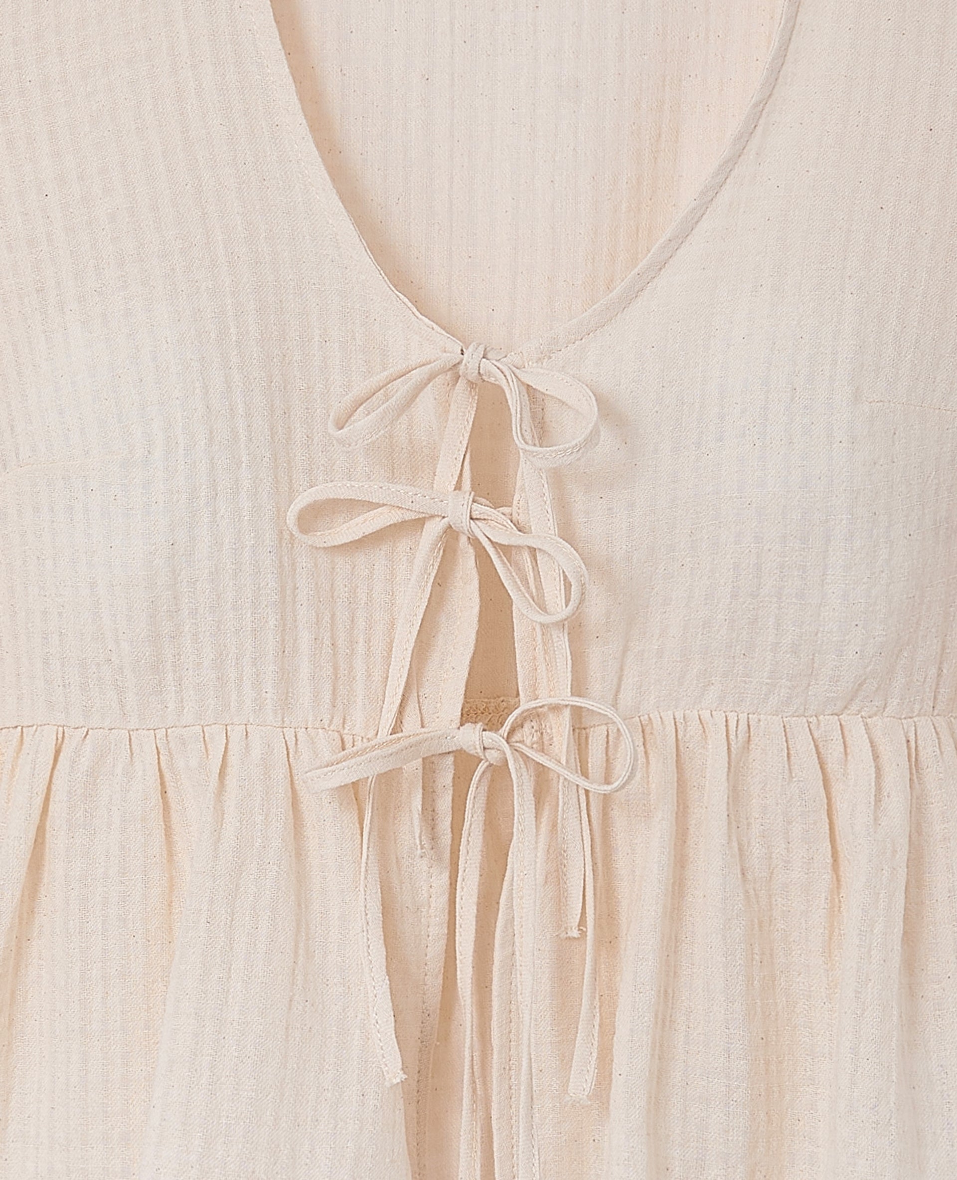 Blouse tissu gaufré avec nouettes et volant