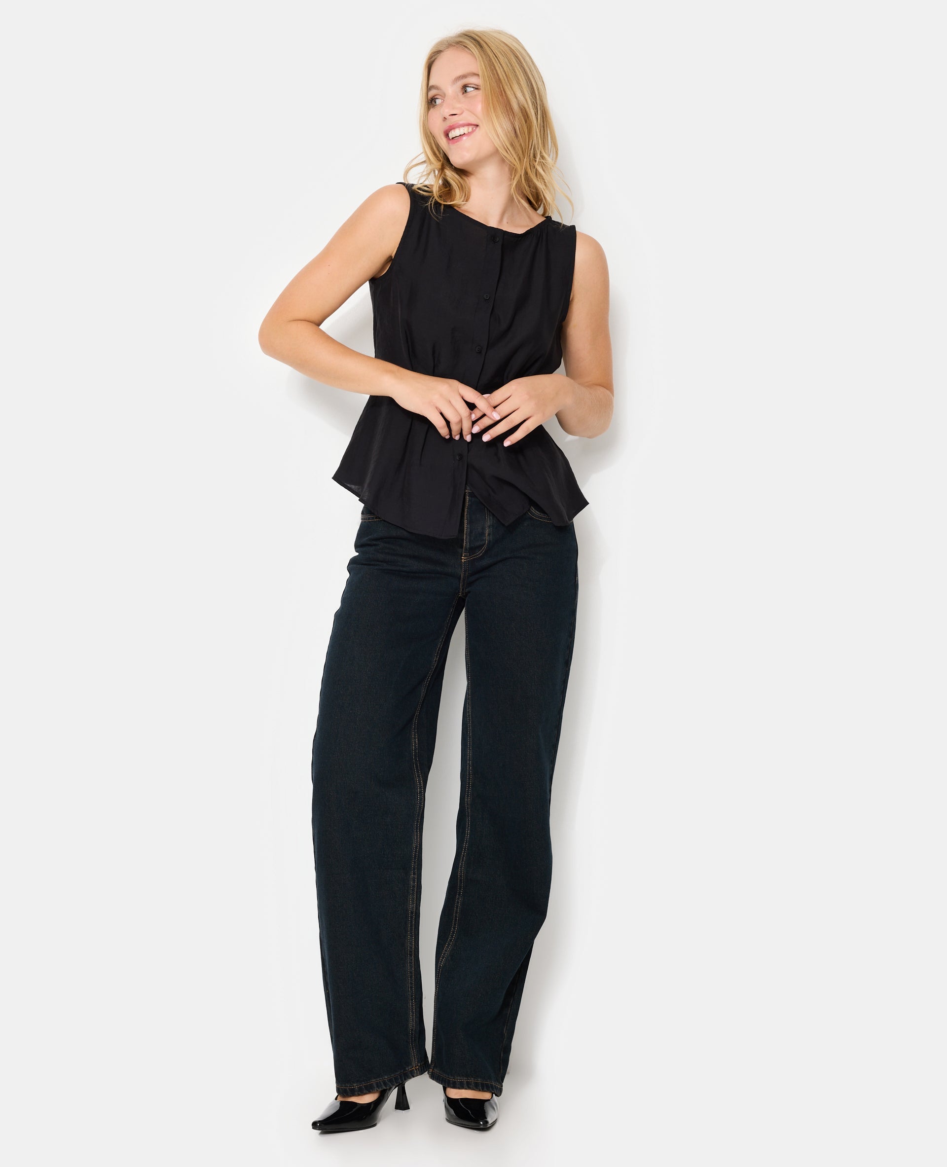 Top boutonné sans manches avec pinces