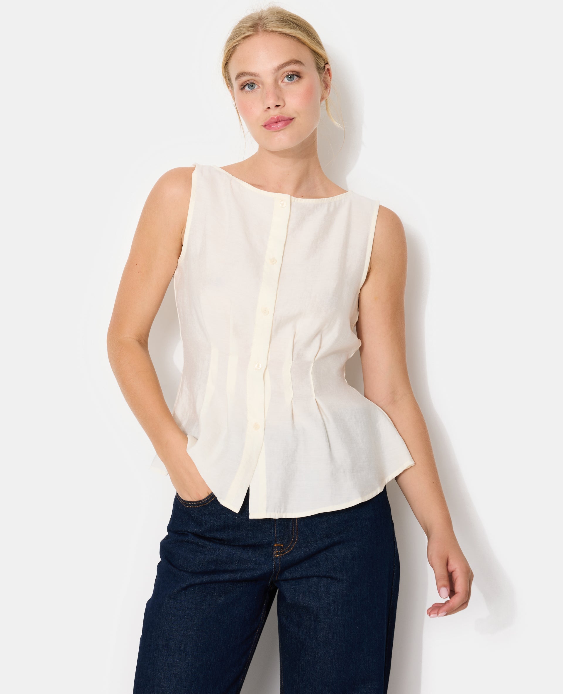 Top boutonné sans manches avec pinces