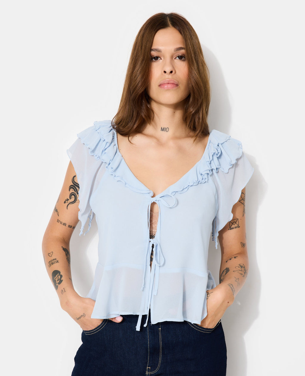 Blouse en voile avec volants et nouettes