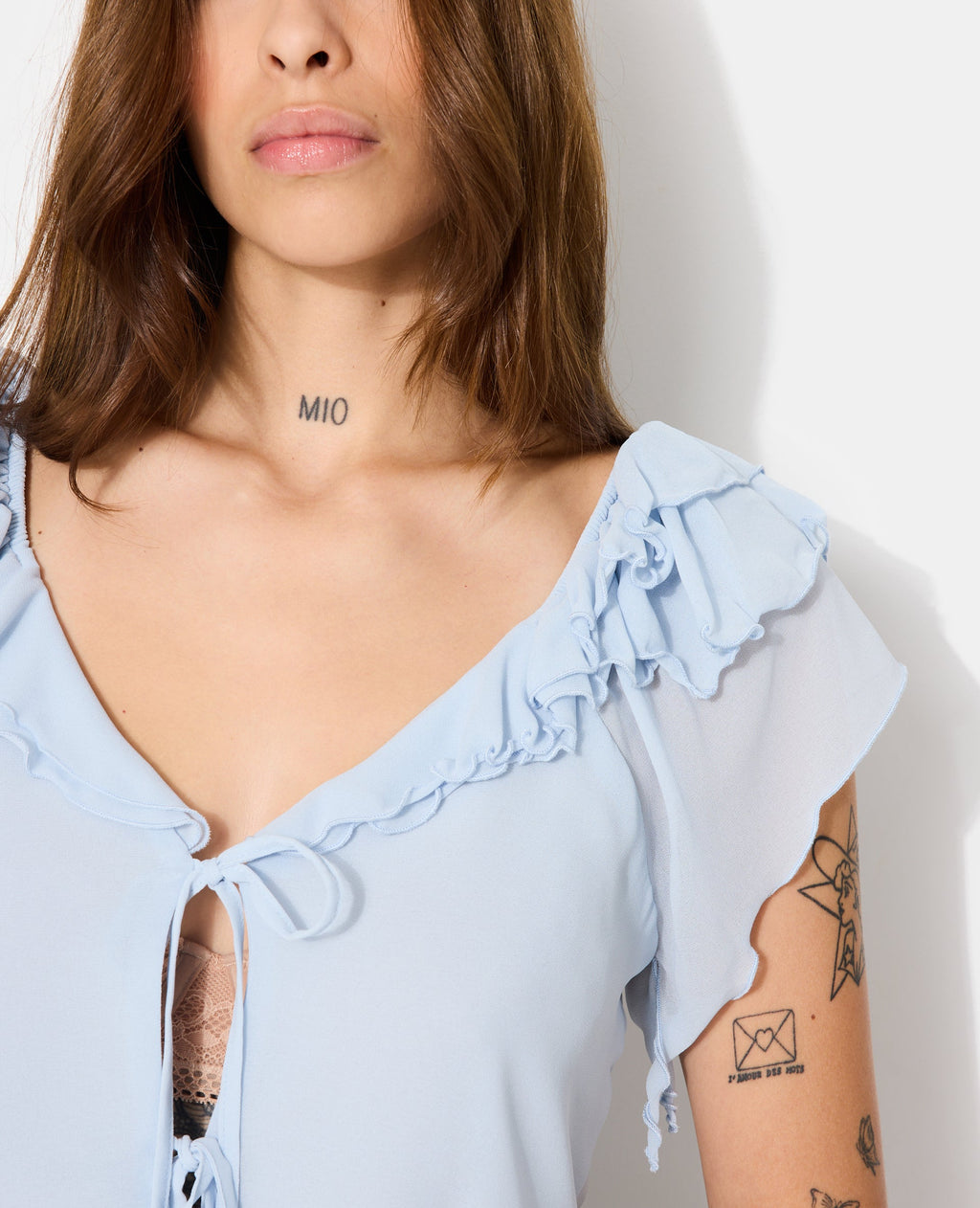 Blouse en voile avec volants et nouettes