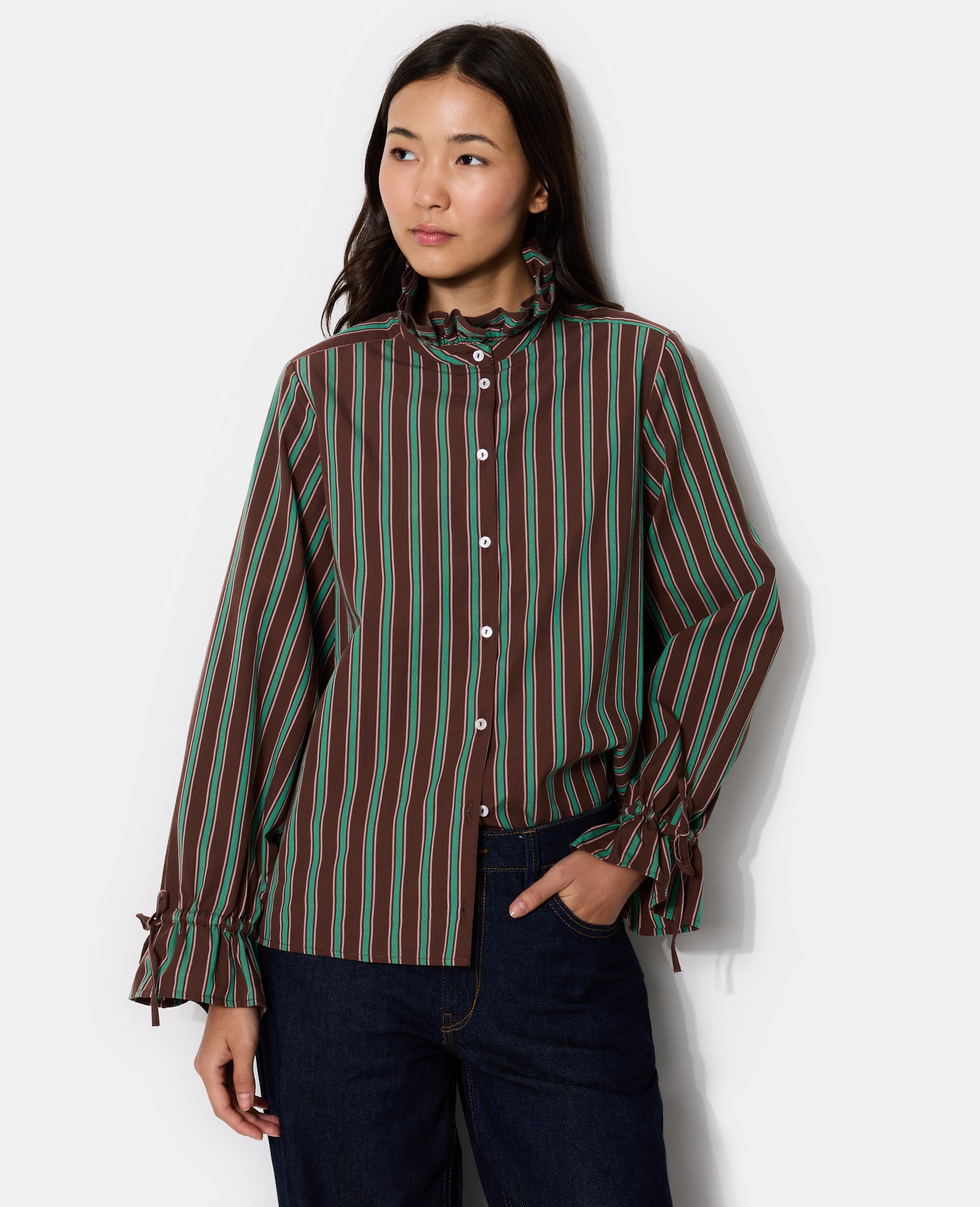 Chemise rayée avec col et manches volantés