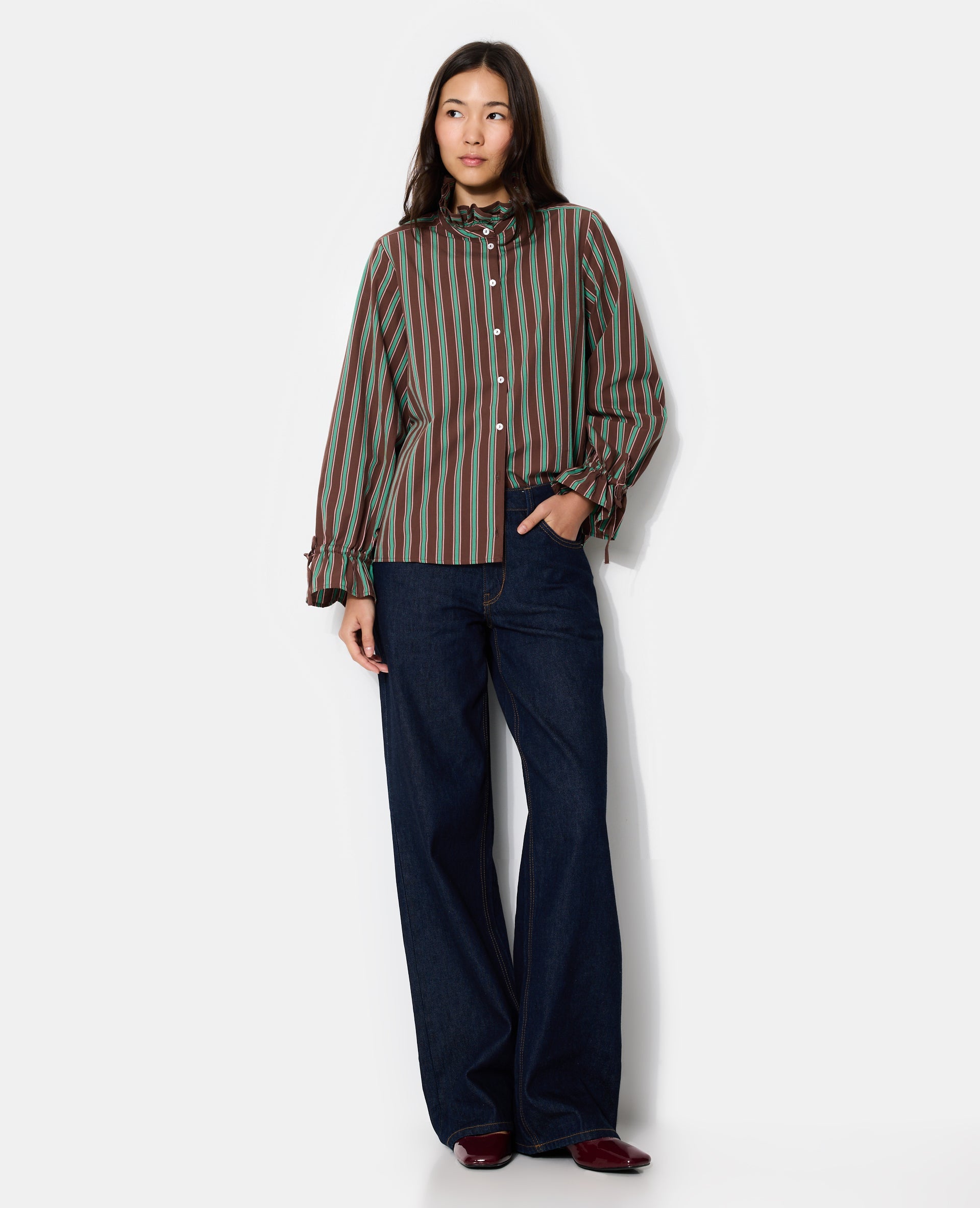 Chemise rayée avec col et manches volantés