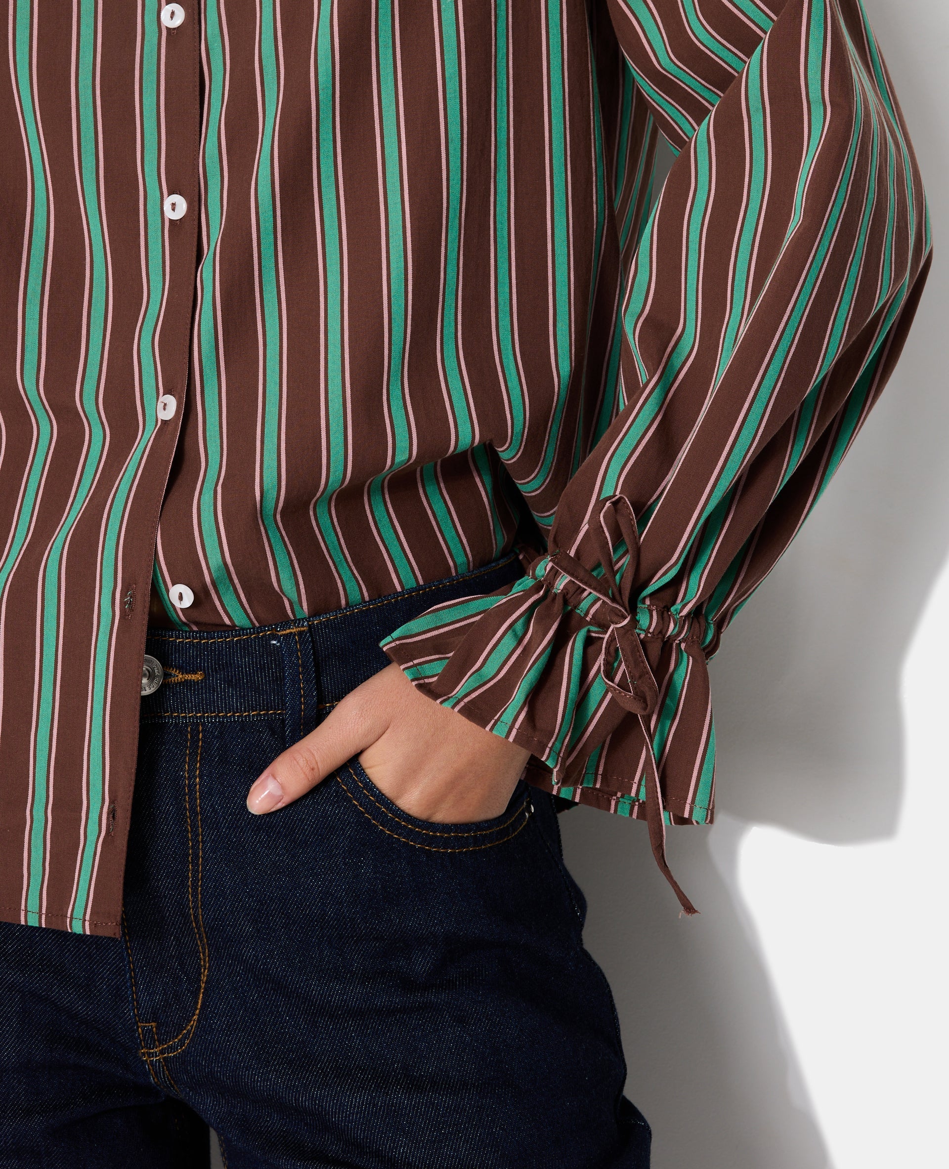Chemise rayée avec col et manches volantés