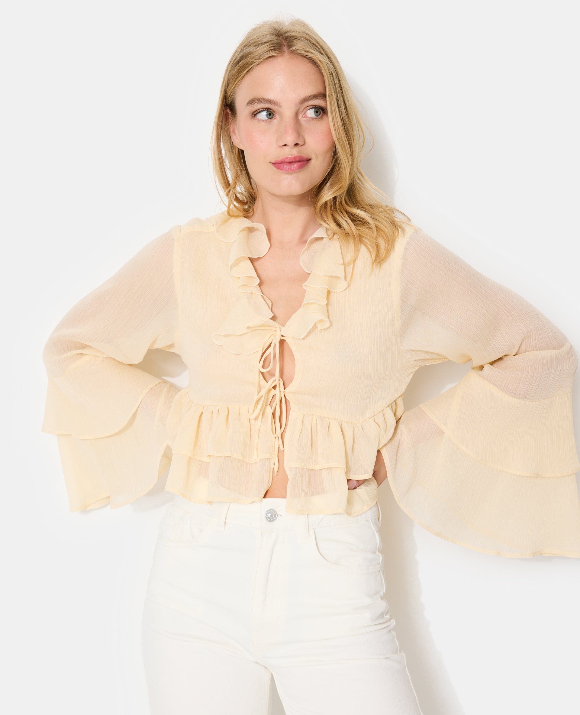 Blouse en voile avec volants et nouettes