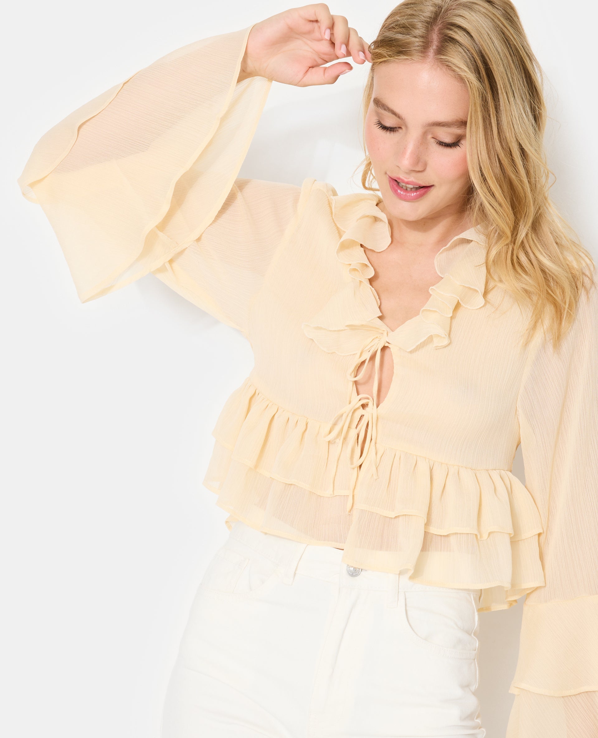 Blouse en voile avec volants et nouettes