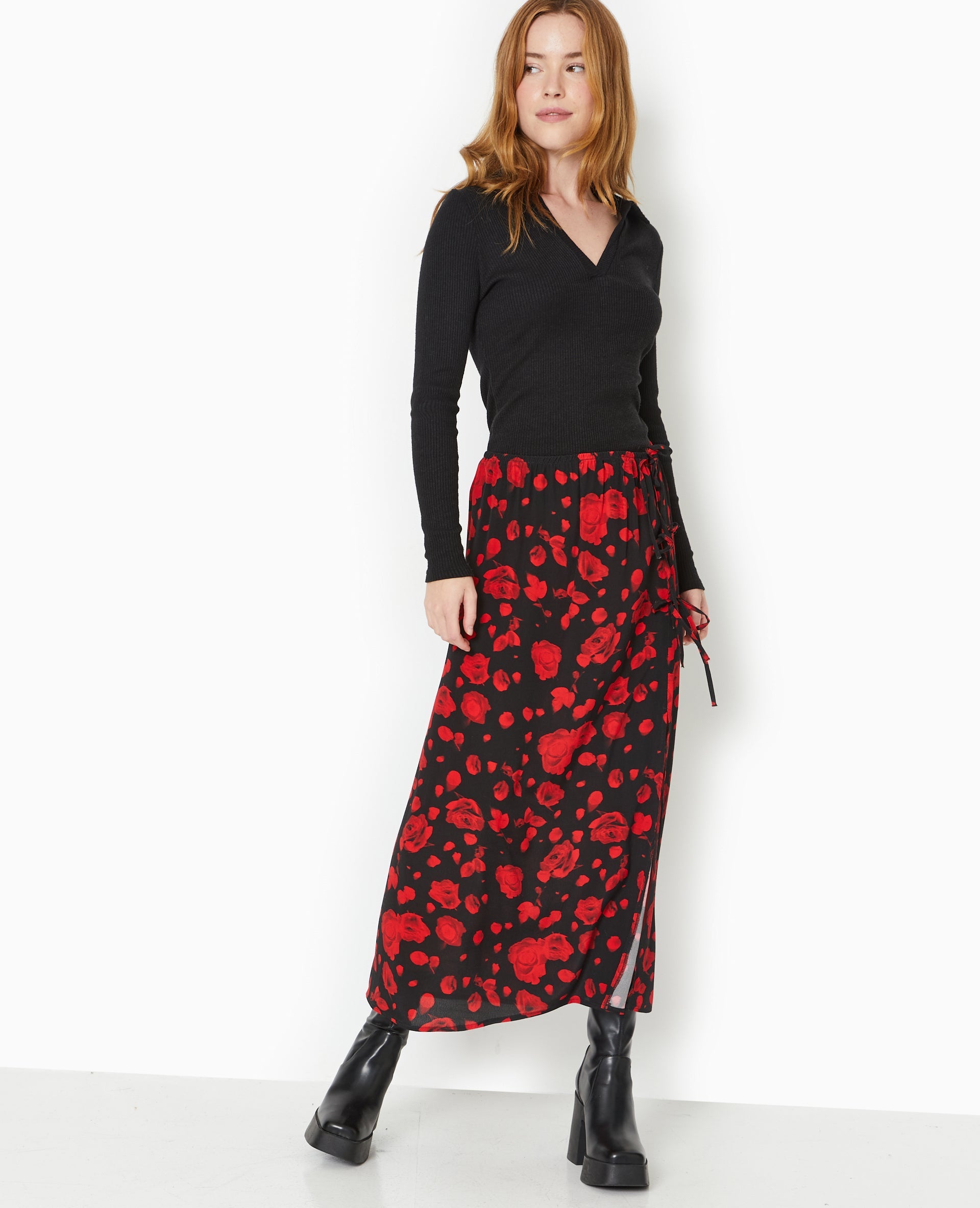 Jupe longue avec nouettes motif roses