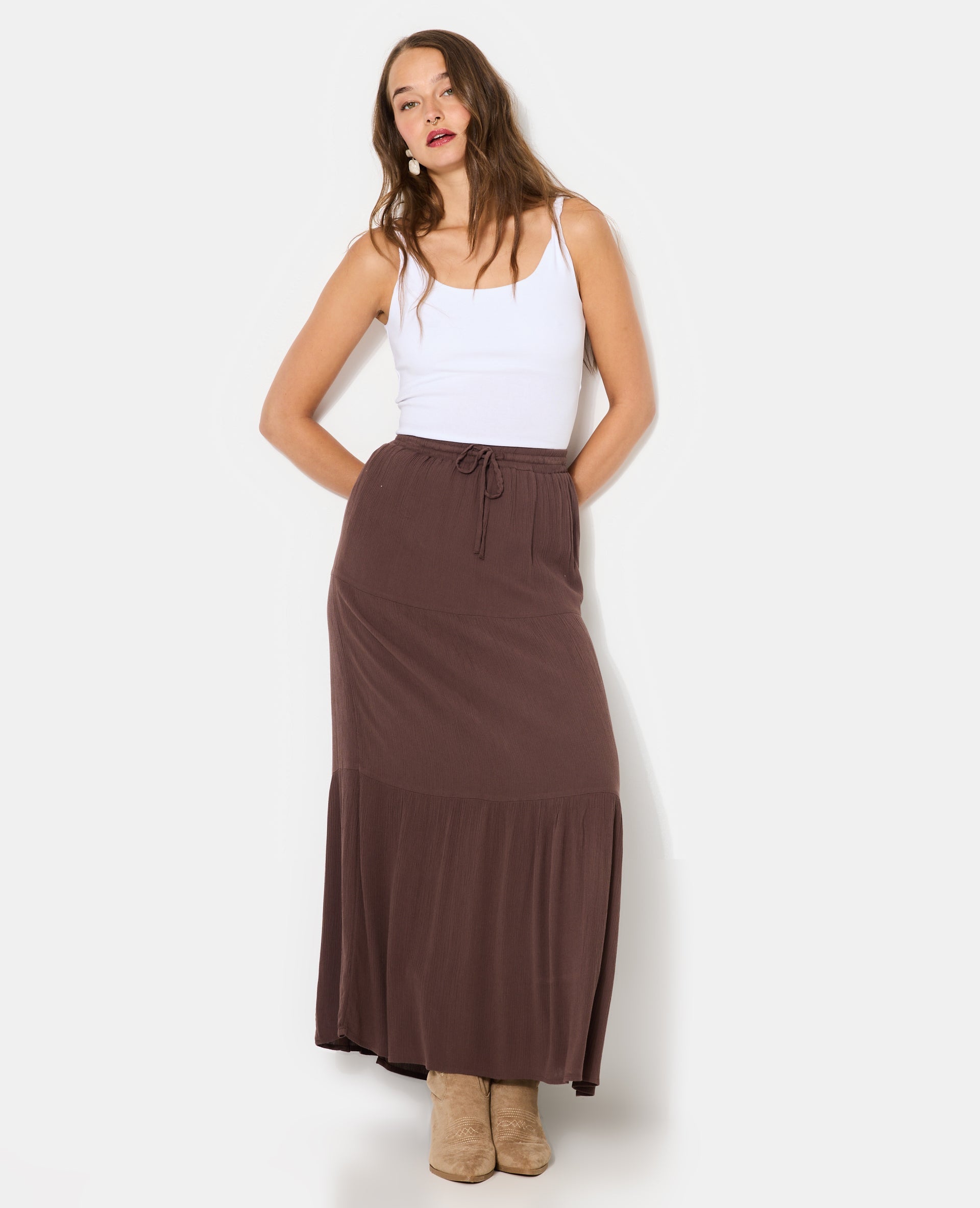 Jupon long à étages avec ceinture élastiquée