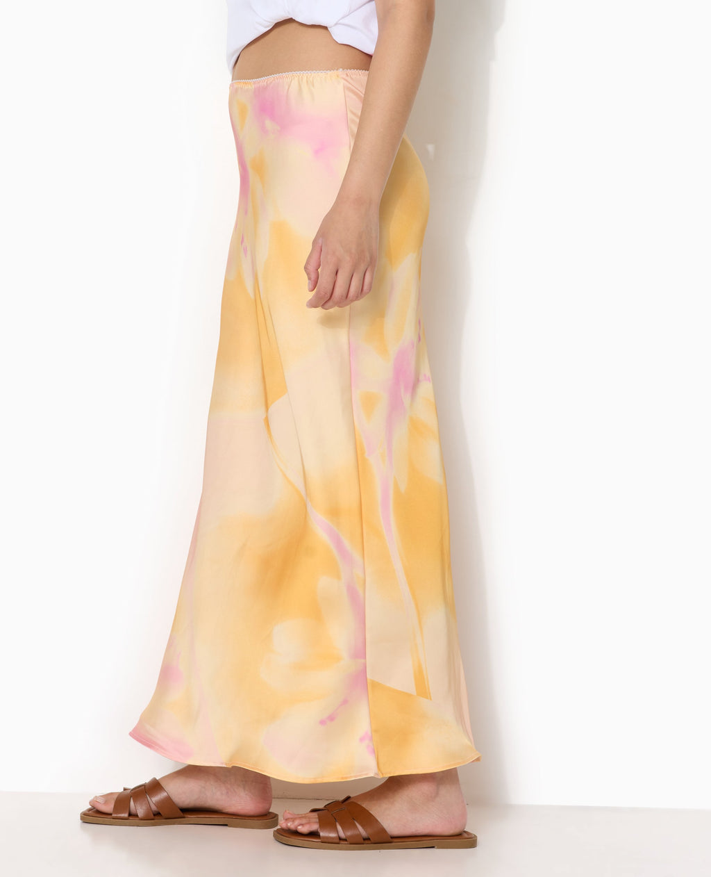 Jupe longue en satin motif maxi-fleurs