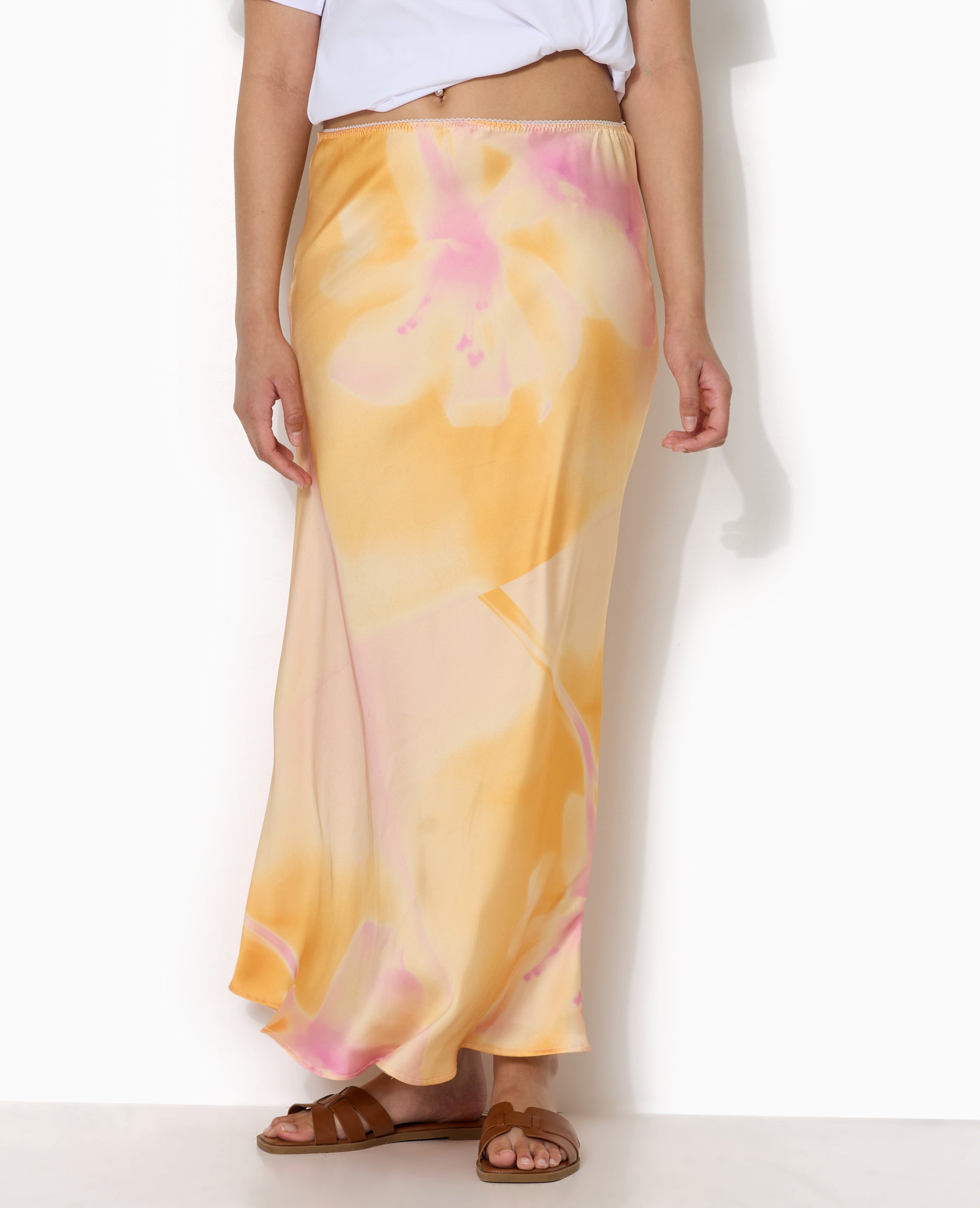 Jupe longue en satin motif maxi-fleurs