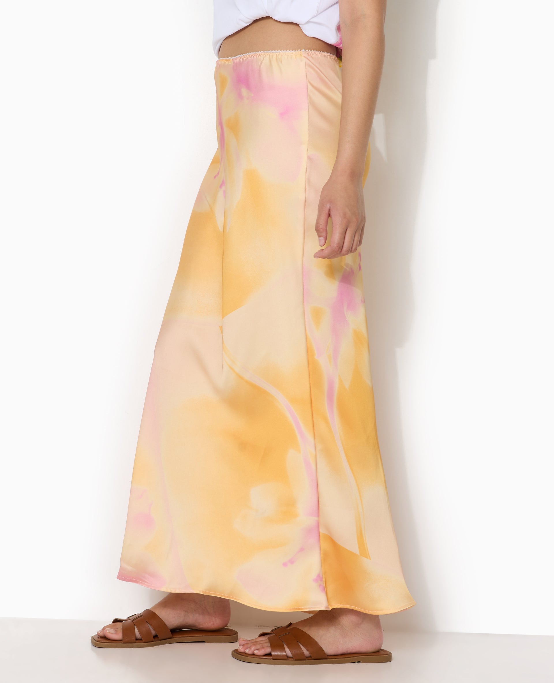Jupe longue en satin motif maxi-fleurs