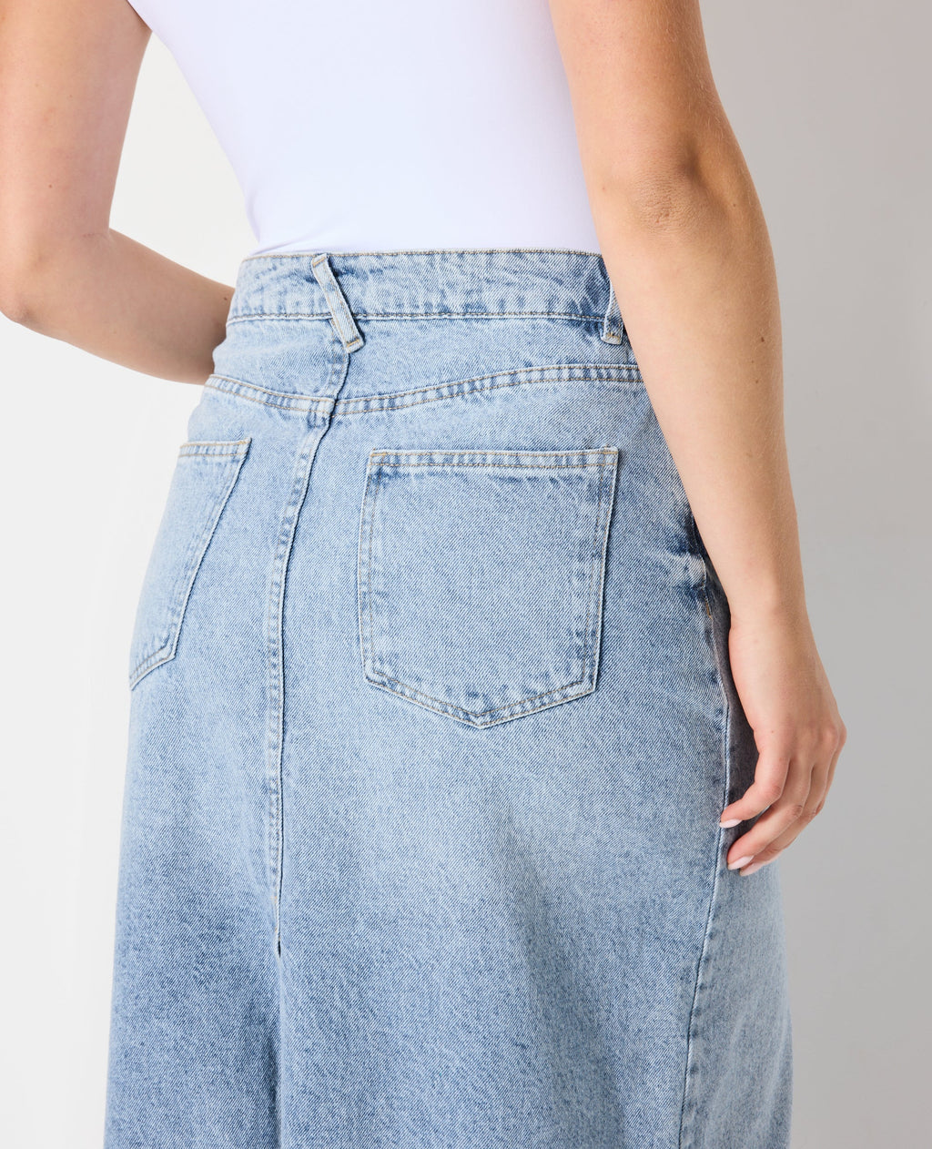 Jupe longue en jean avec fentes devant et dos