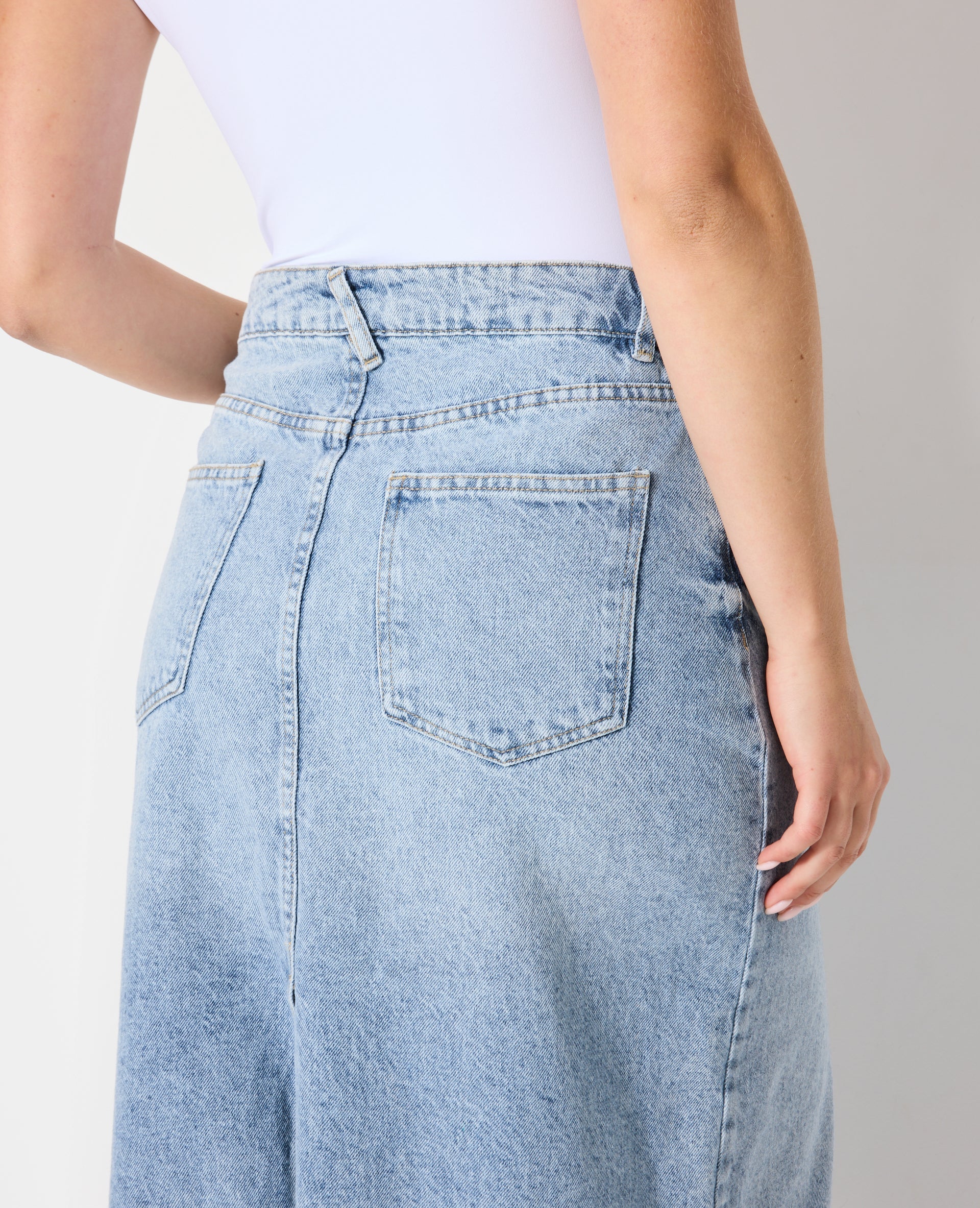 Jupe longue en jean avec fentes devant et dos