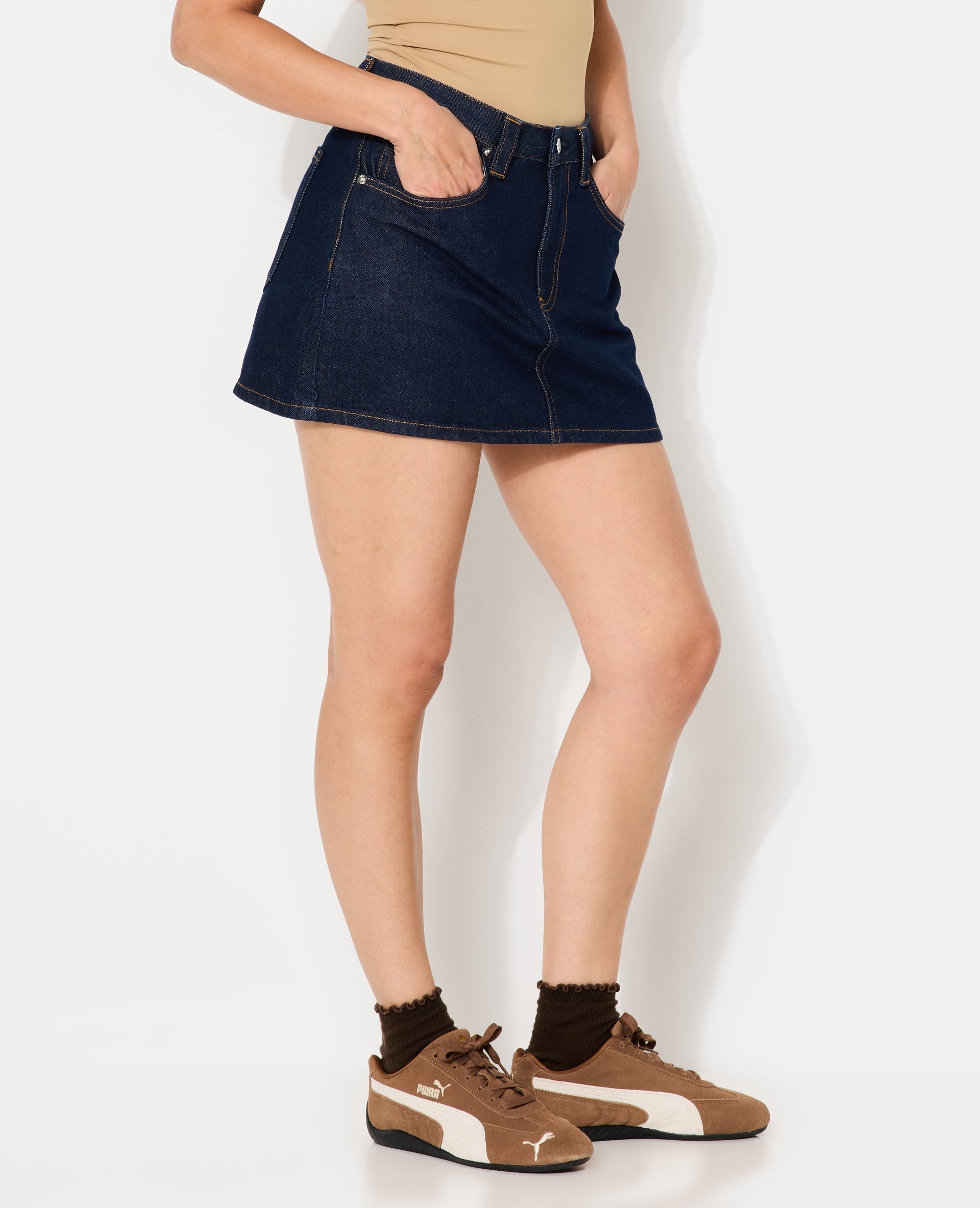 Mini jupe-short taille basse en jean