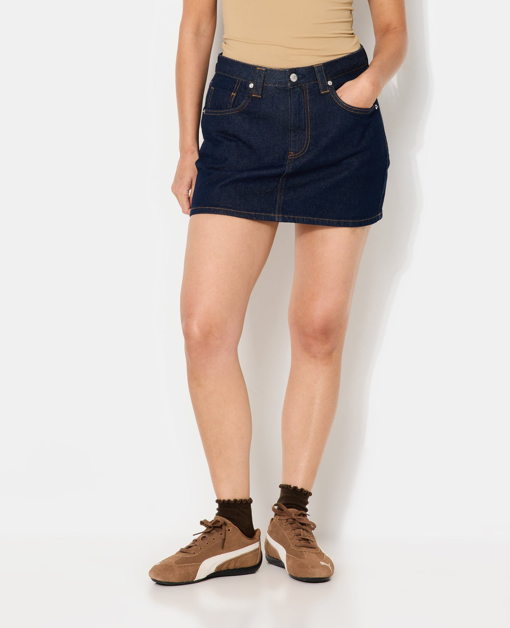Mini jupe-short taille basse en jean