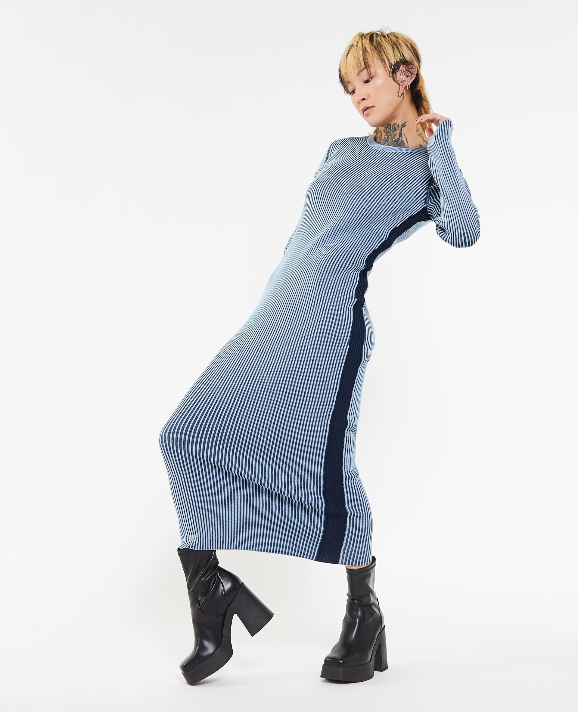 Robe longue en maille avec effet rayé