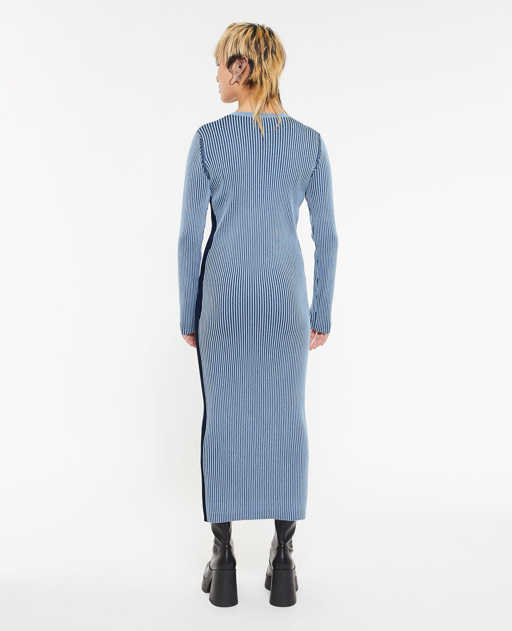 Robe longue en maille avec effet rayé