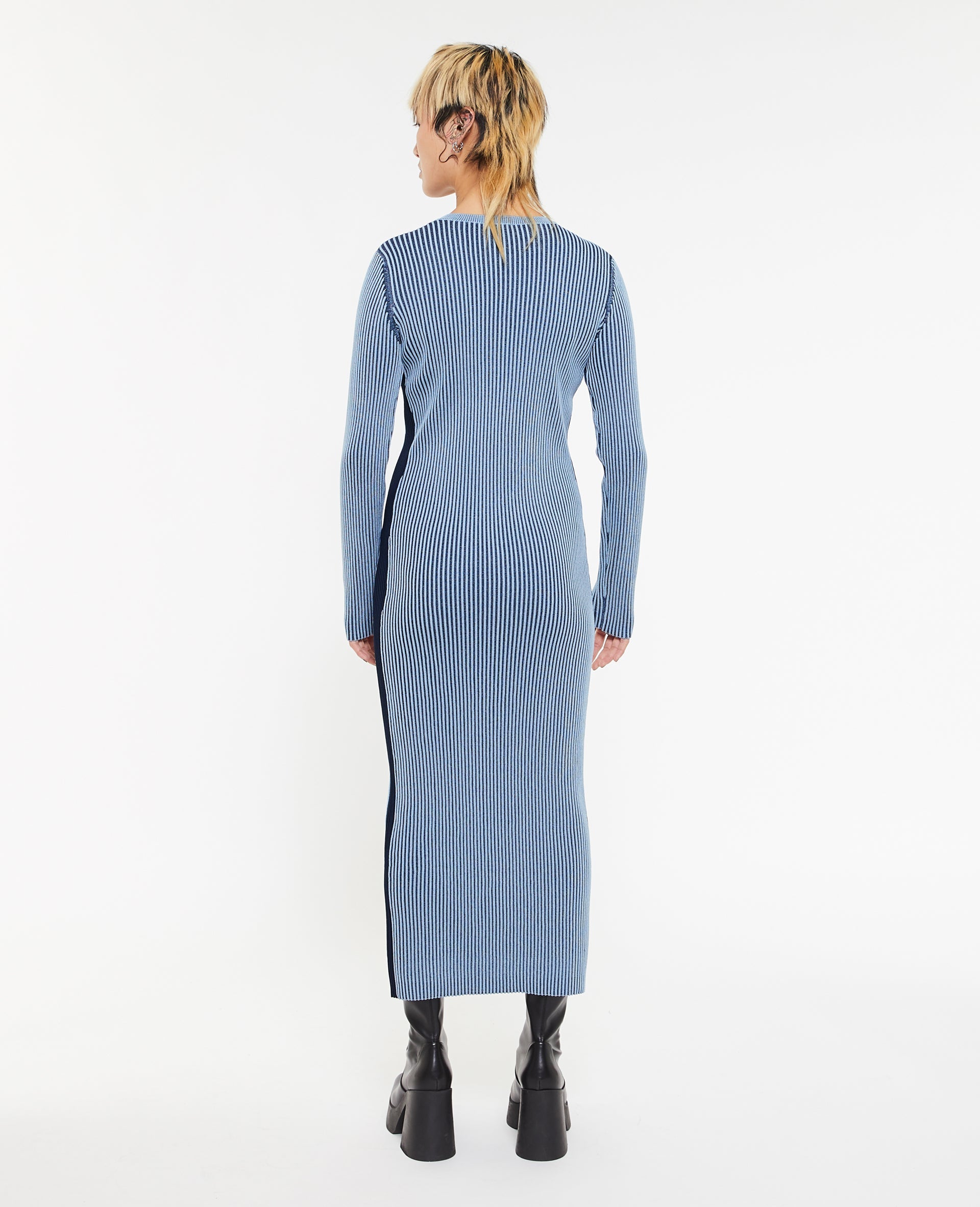 Robe longue en maille avec effet rayé