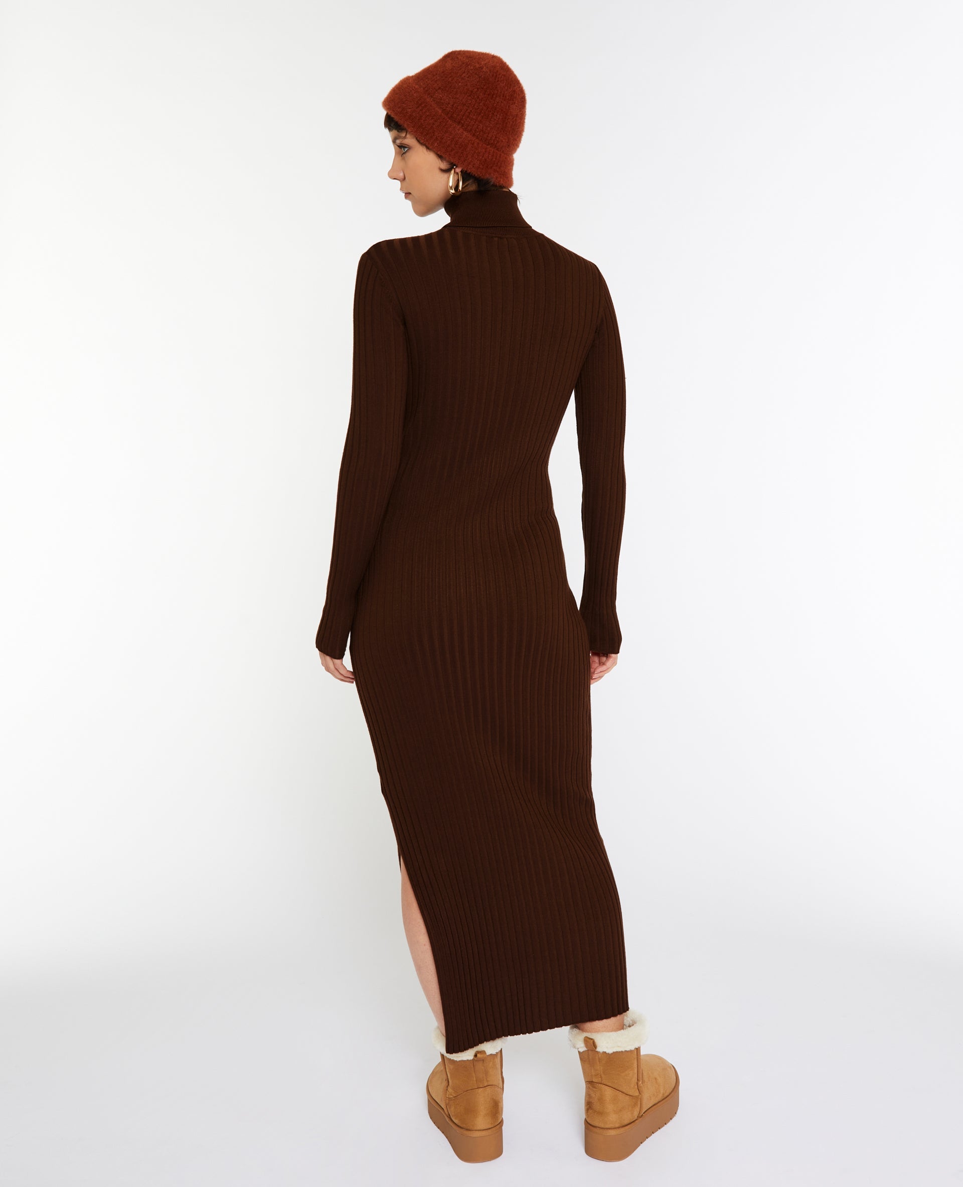 Robe longue moulante en maille côtelée