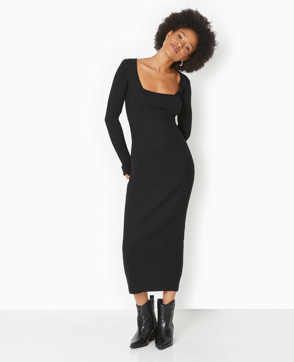 Robe longue en maille côtelée encolure carrée