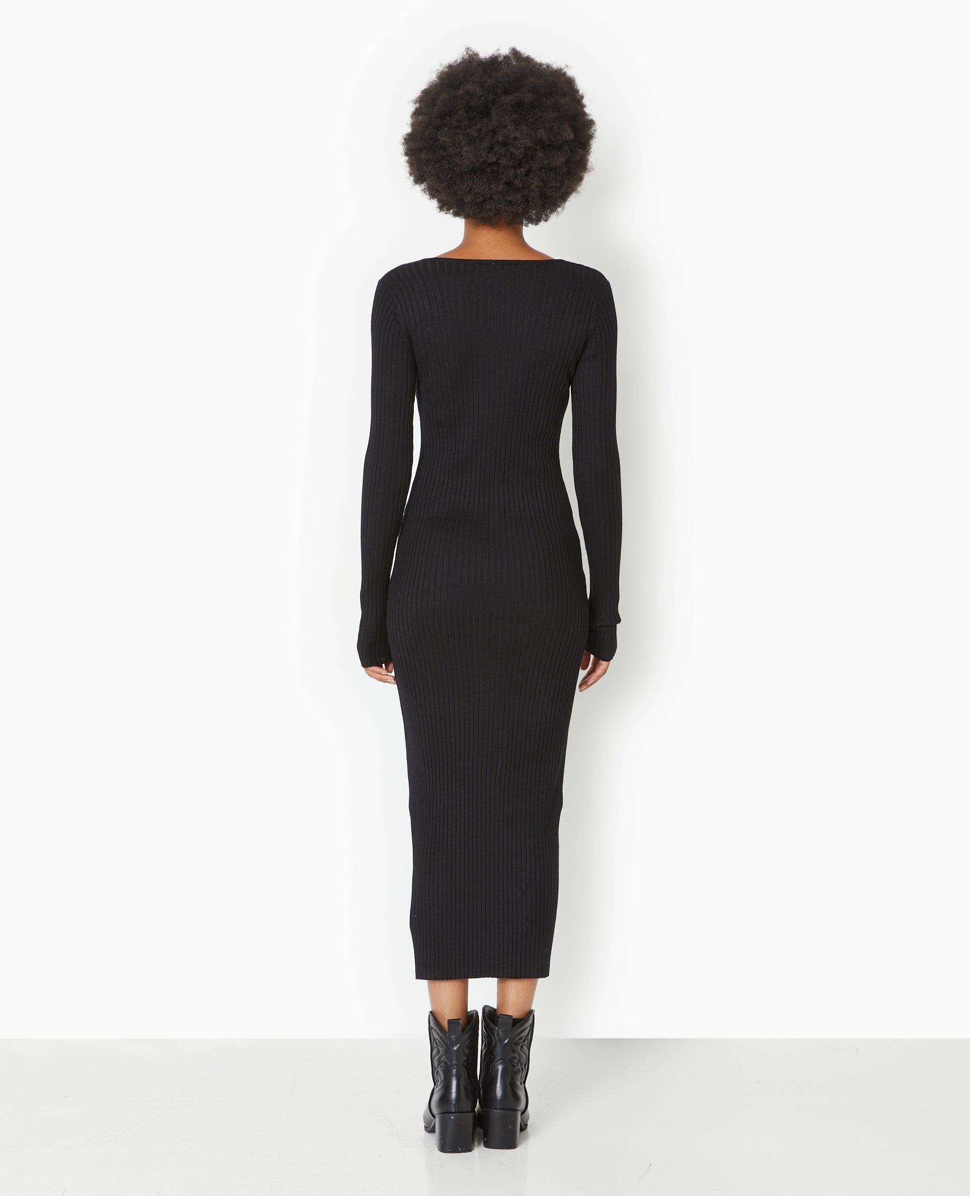 Robe longue en maille côtelée encolure carrée
