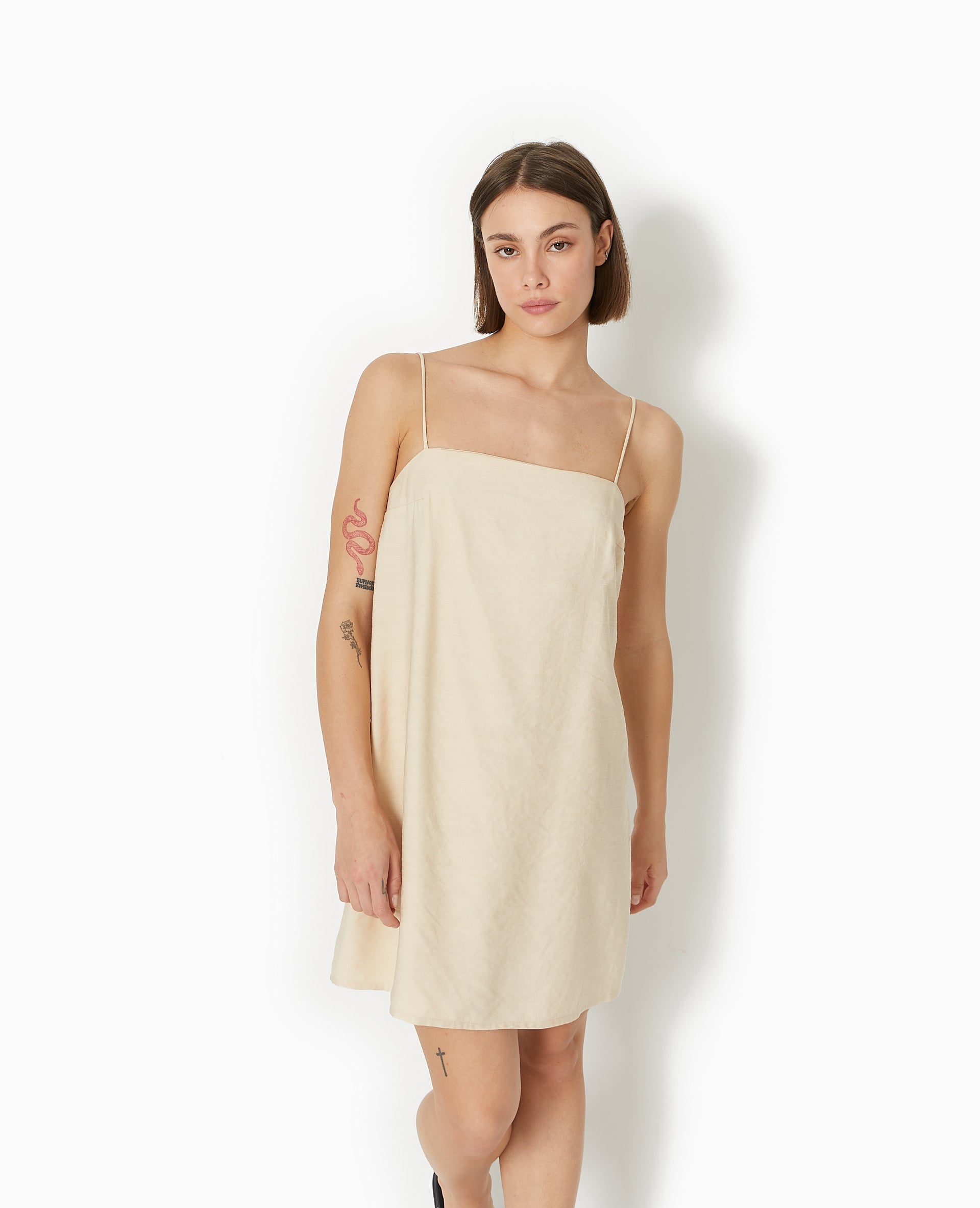 Robe courte avec bretelles à nouer
