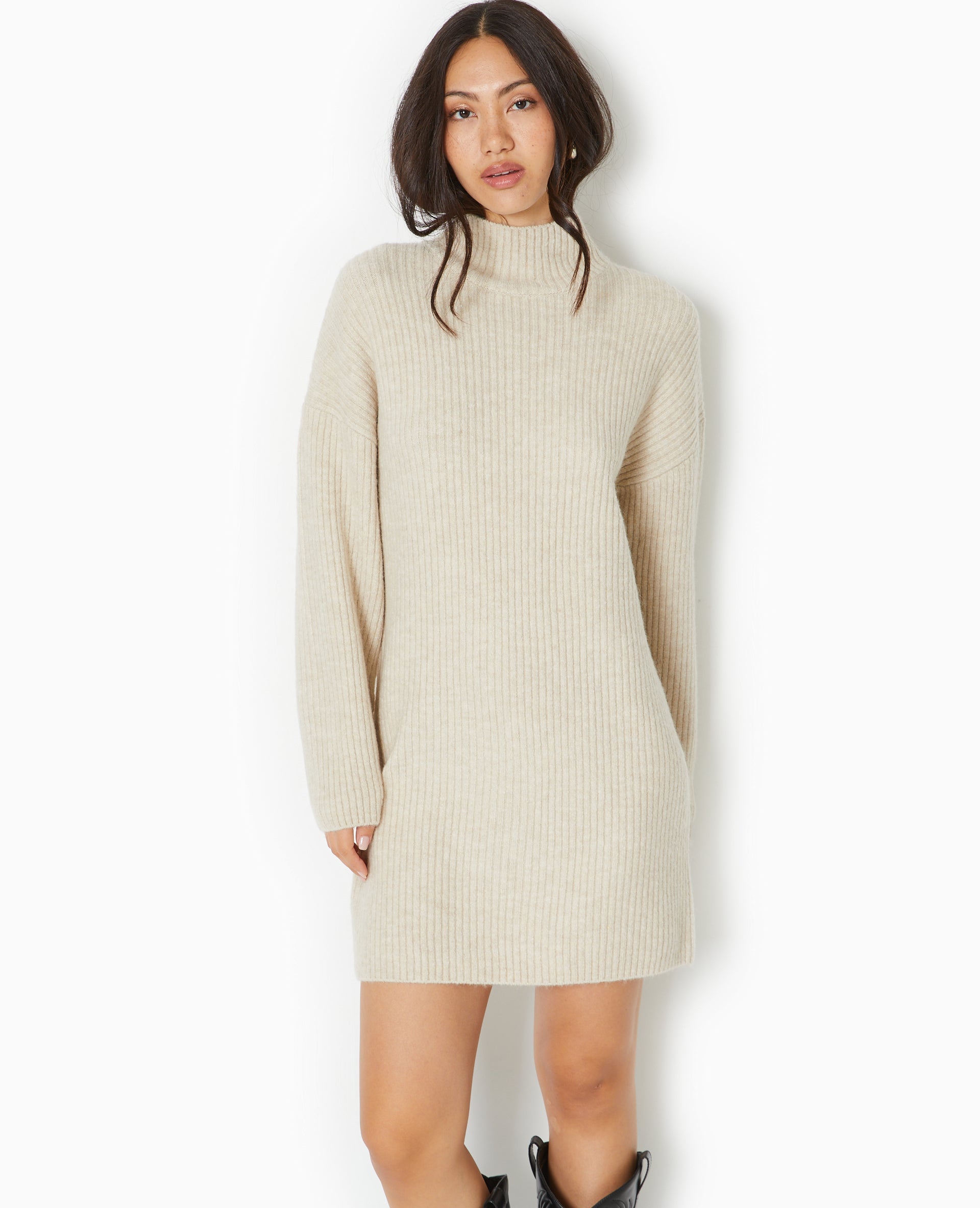 Robe courte en maille côtelée