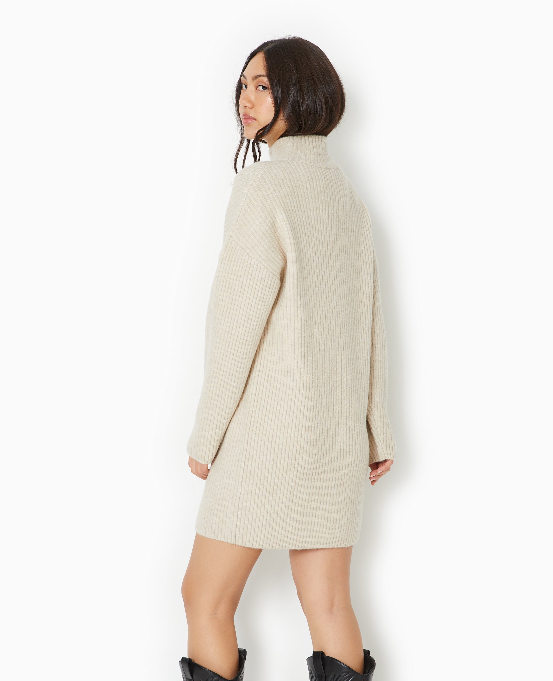 Robe courte en maille côtelée