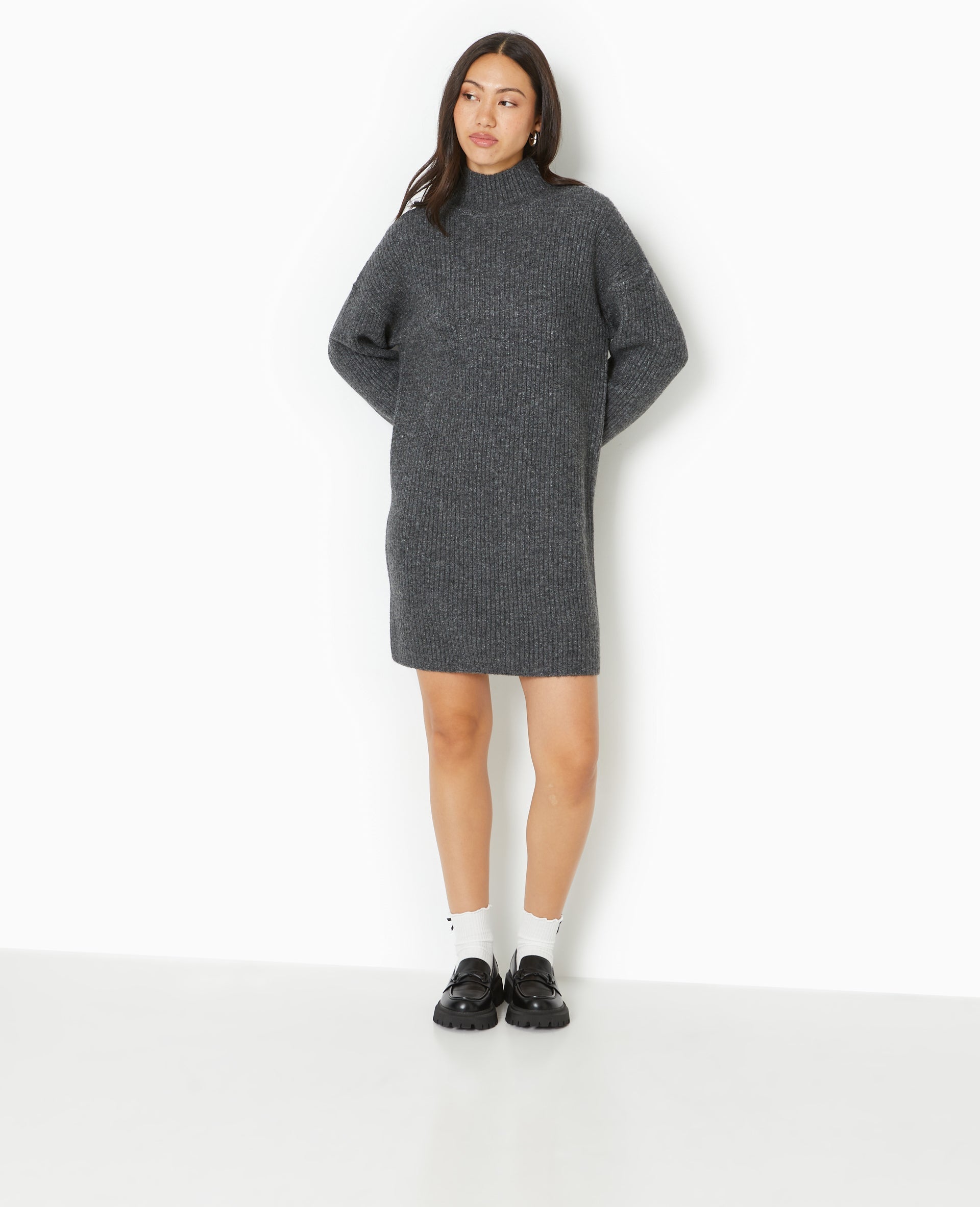 Robe courte en maille côtelée