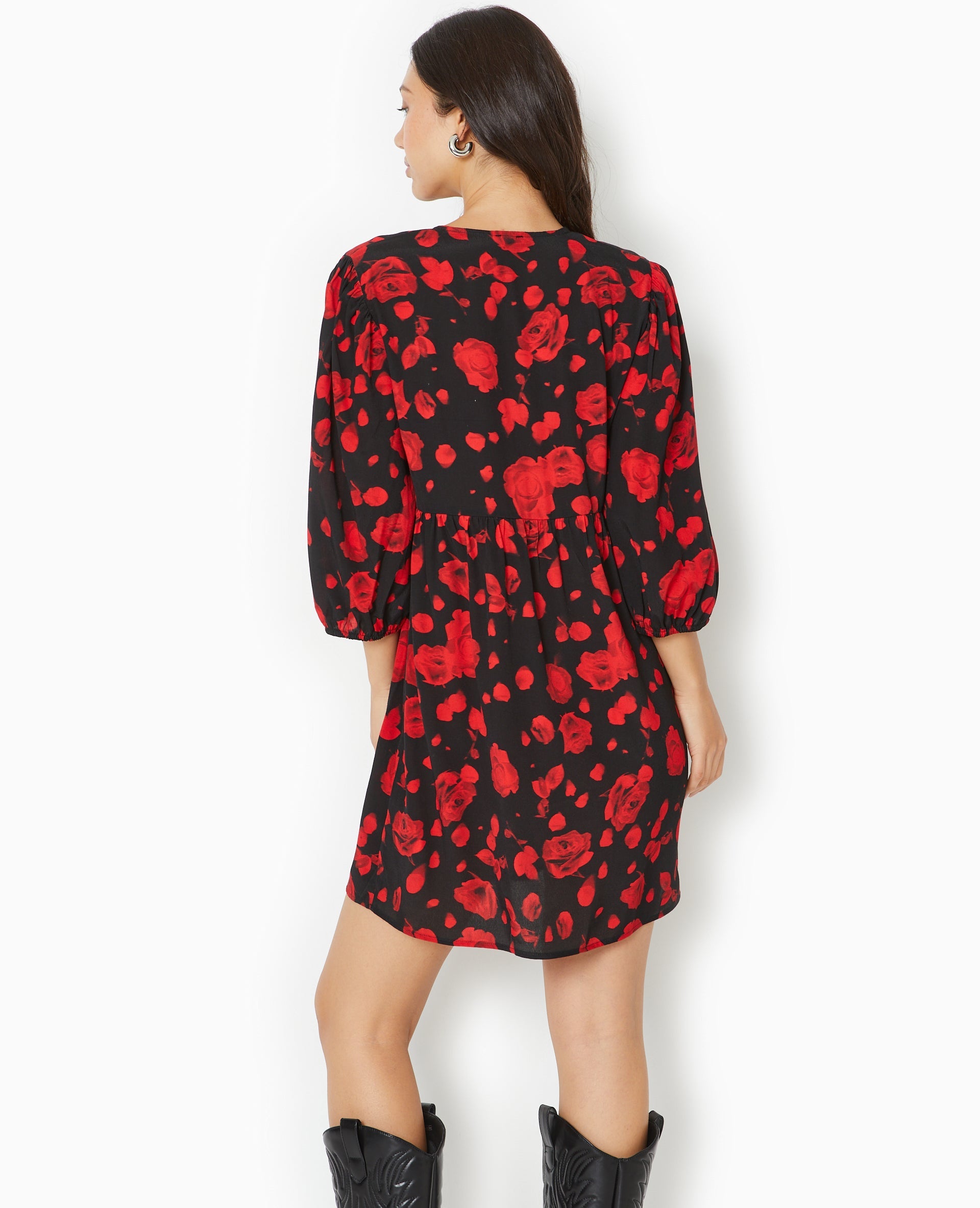Robe courte avec nœuds motif roses