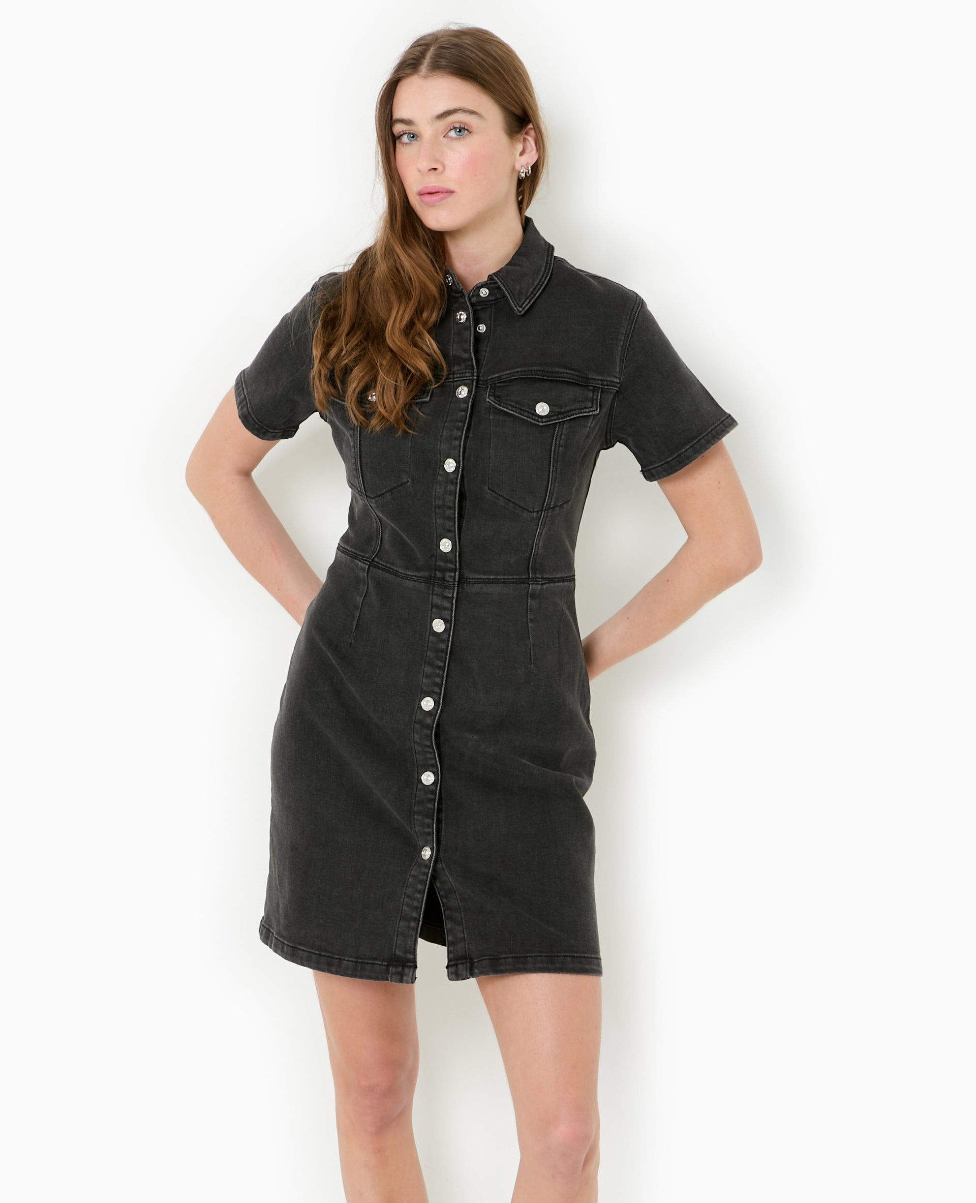 Robe courte boutonnée en jean stretch