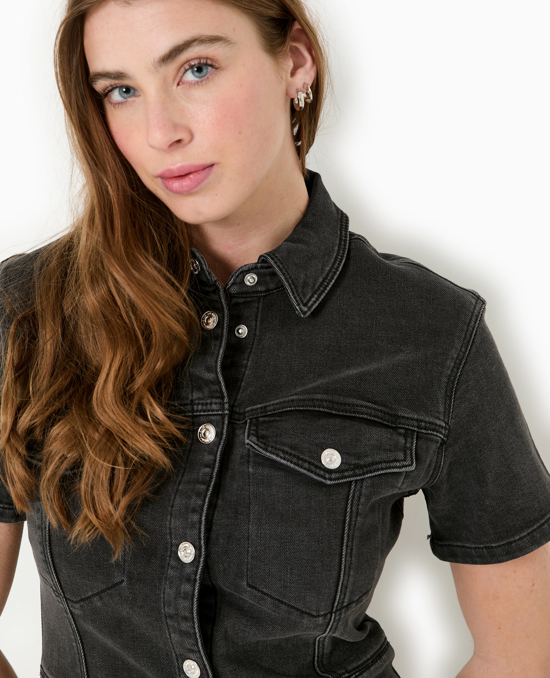 Robe courte boutonnée en jean stretch