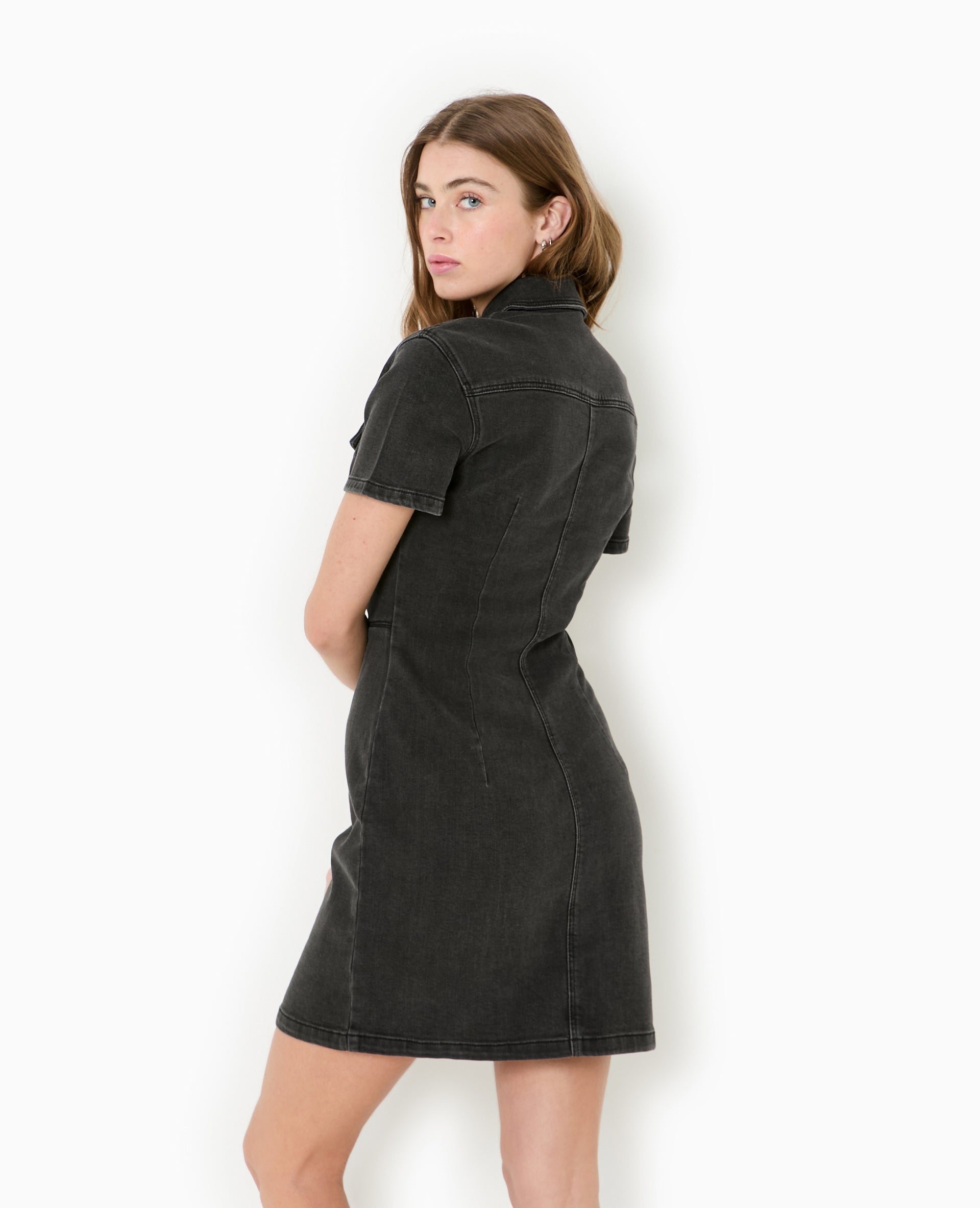 Robe courte boutonnée en jean stretch