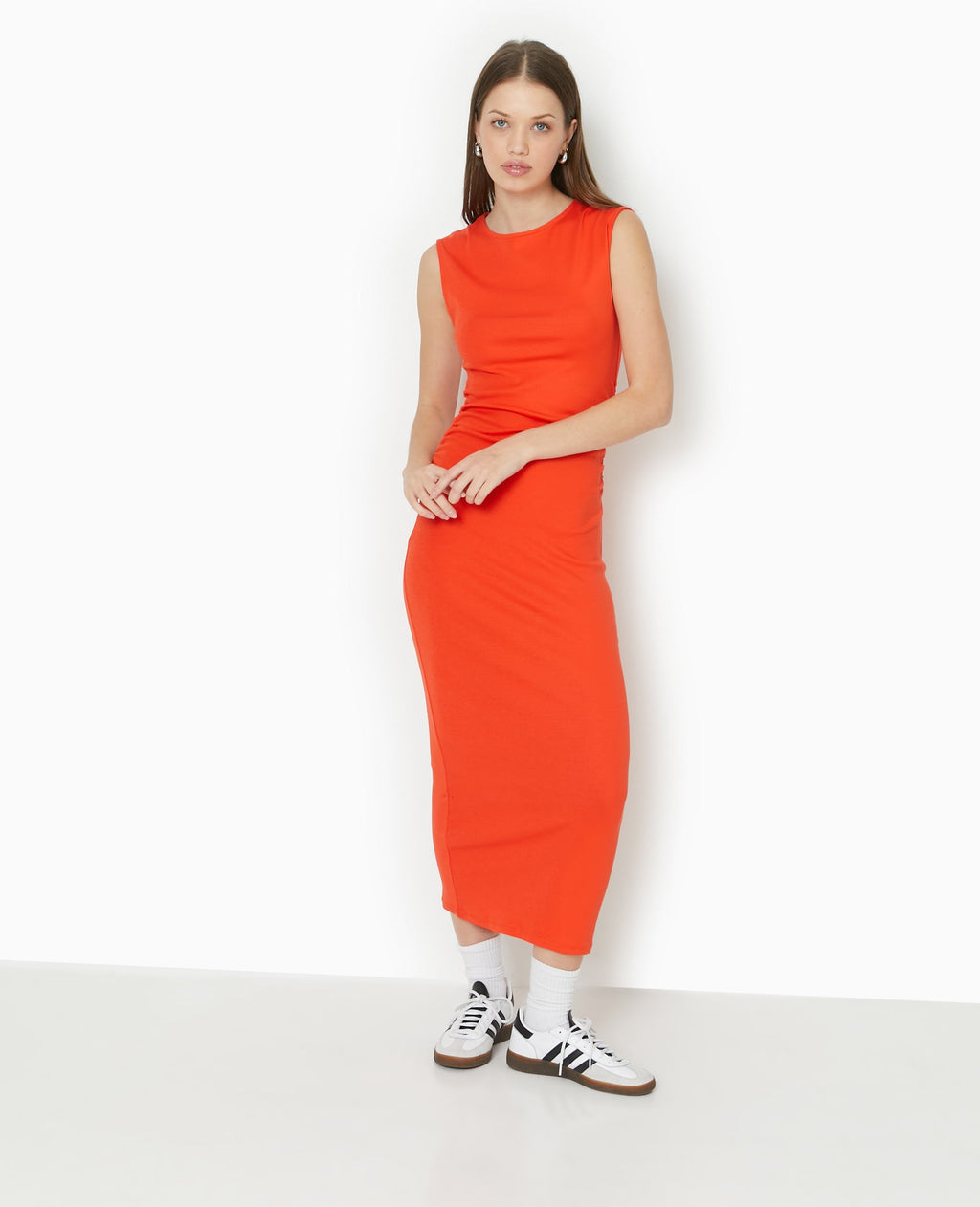 Robe longue sans manches avec fronces côtés