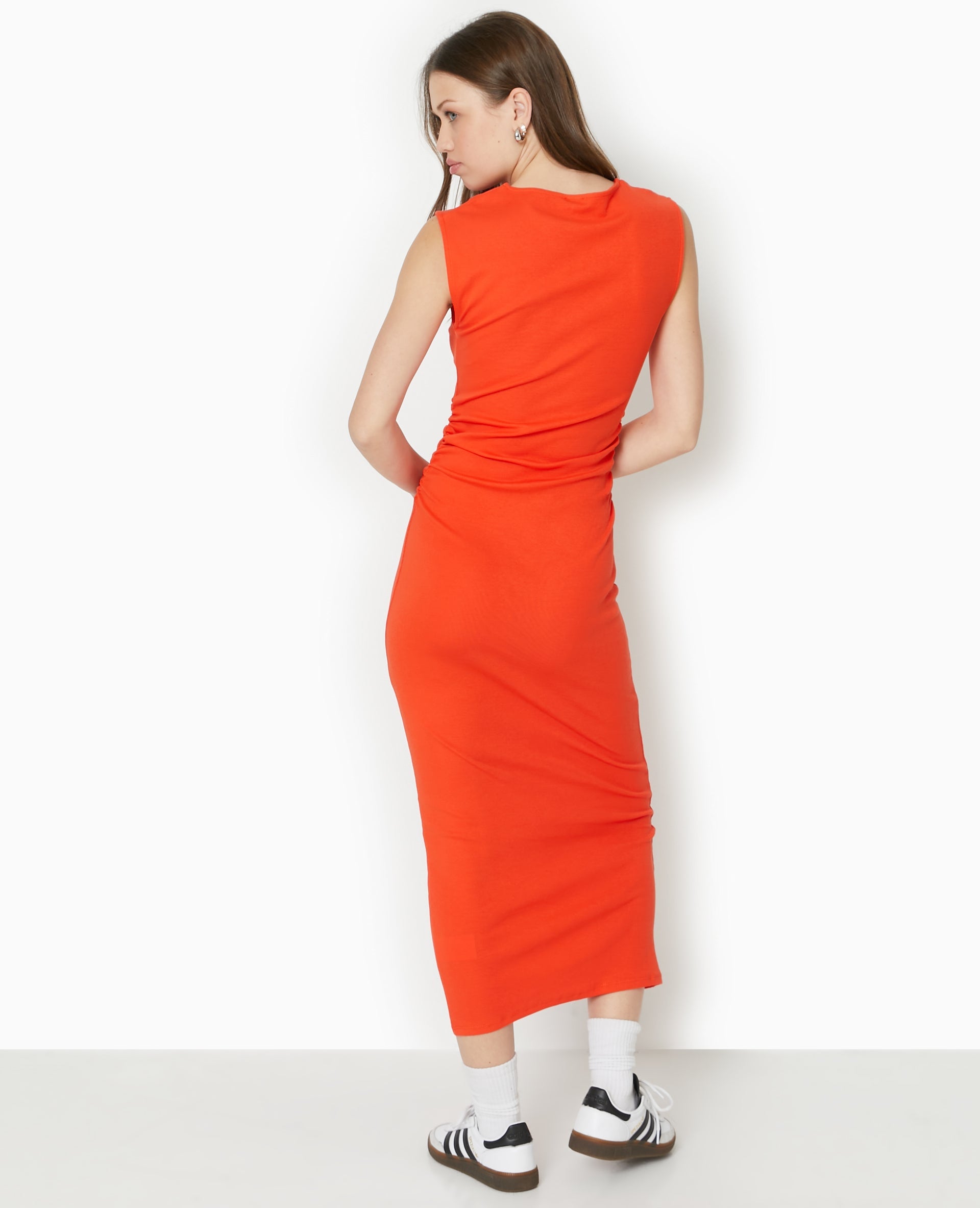 Robe longue sans manches avec fronces côtés