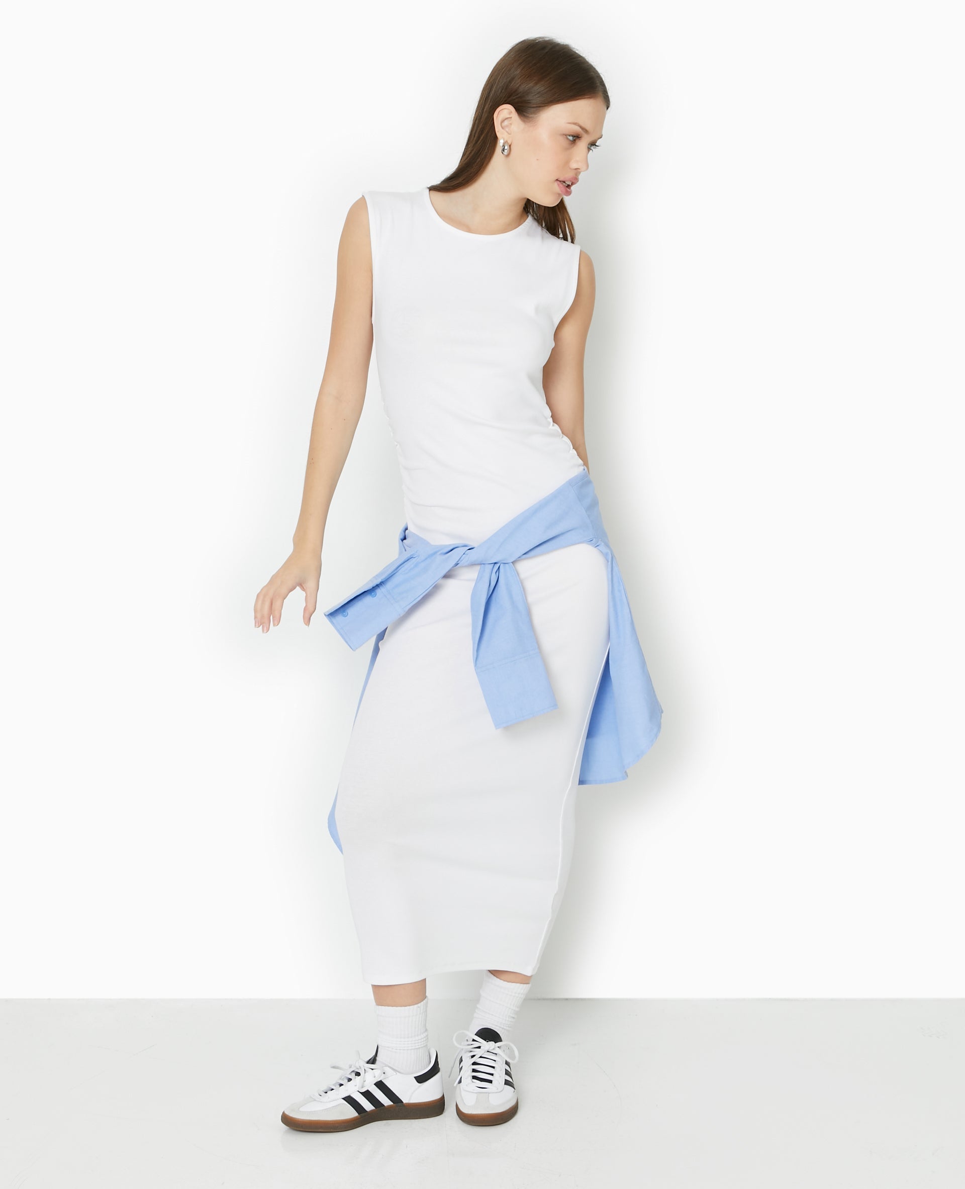 Robe longue sans manches avec fronces côtés