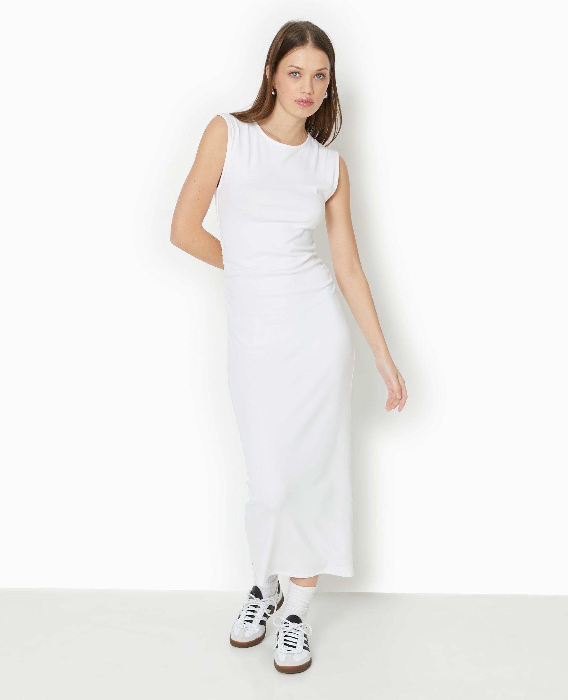 Robe longue sans manches avec fronces côtés