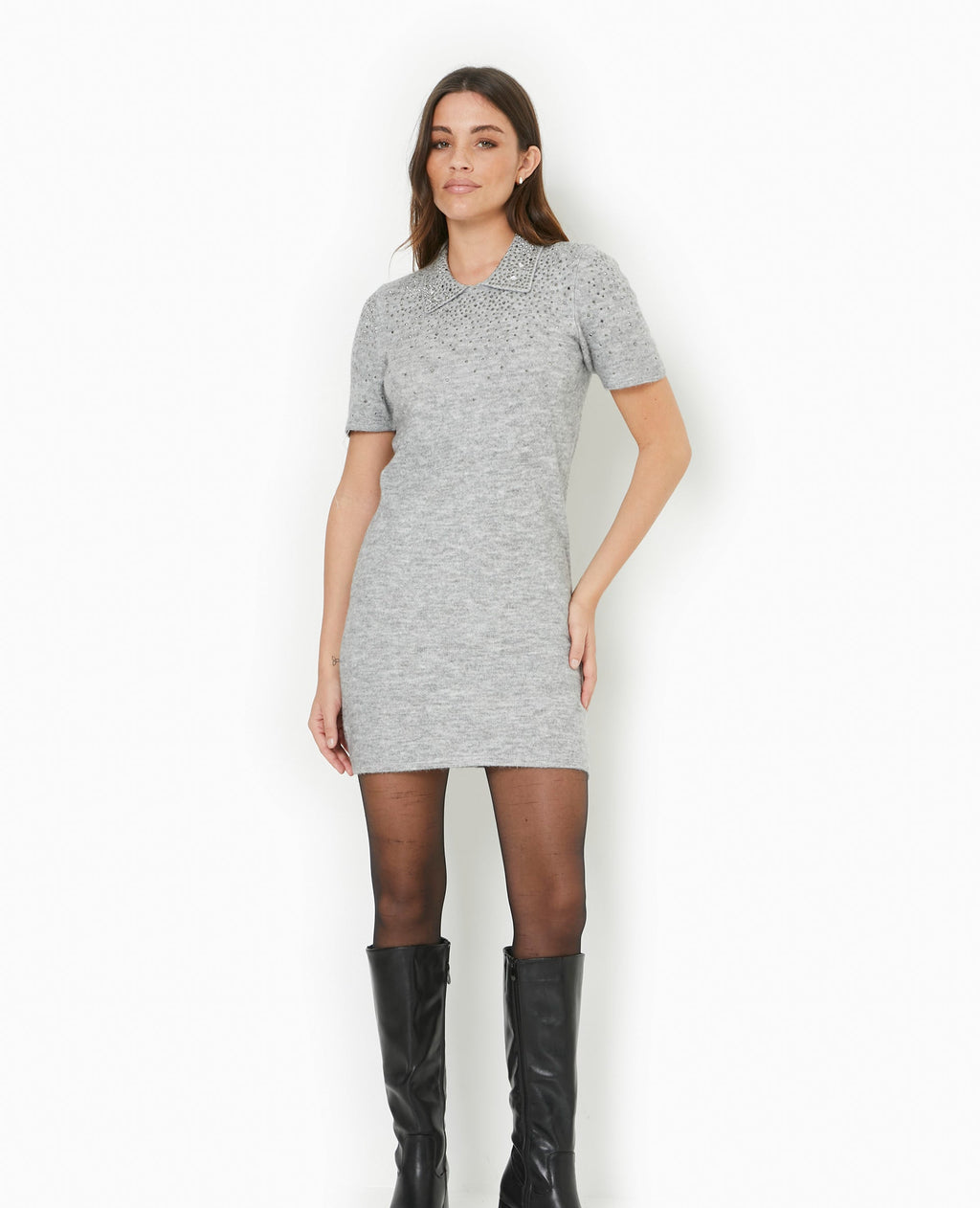 Robe courte en maille fine avec brillants