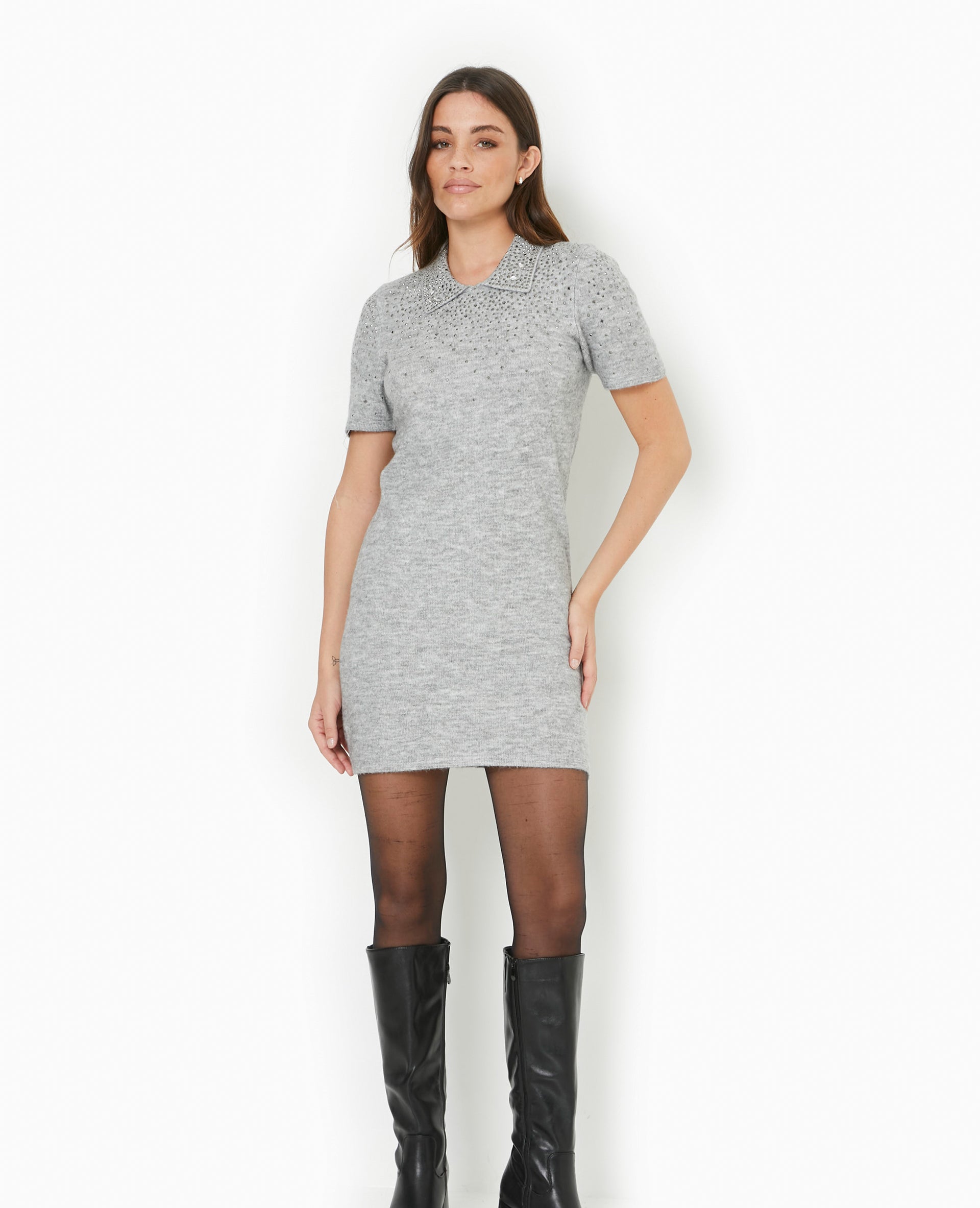 Robe courte en maille fine avec brillants