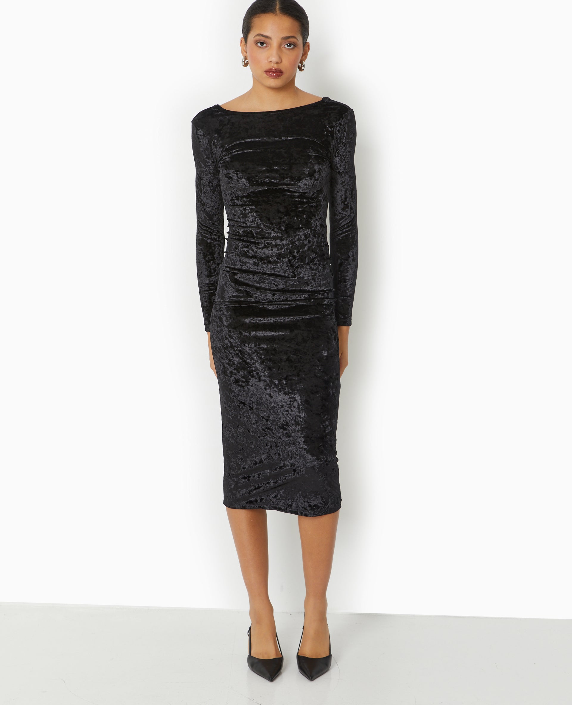 Robe longue en velours avec encolure carrée dos