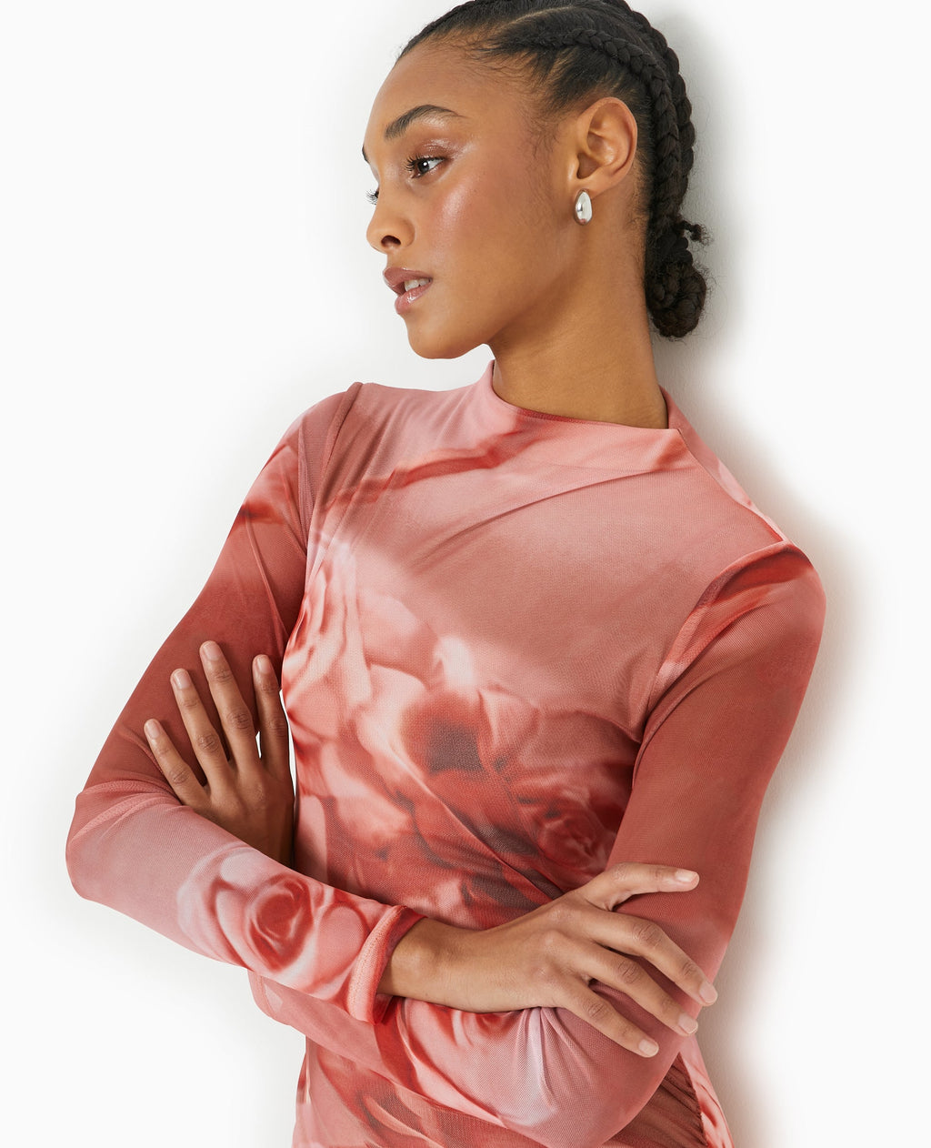 Robe longue en maille résille motif roses