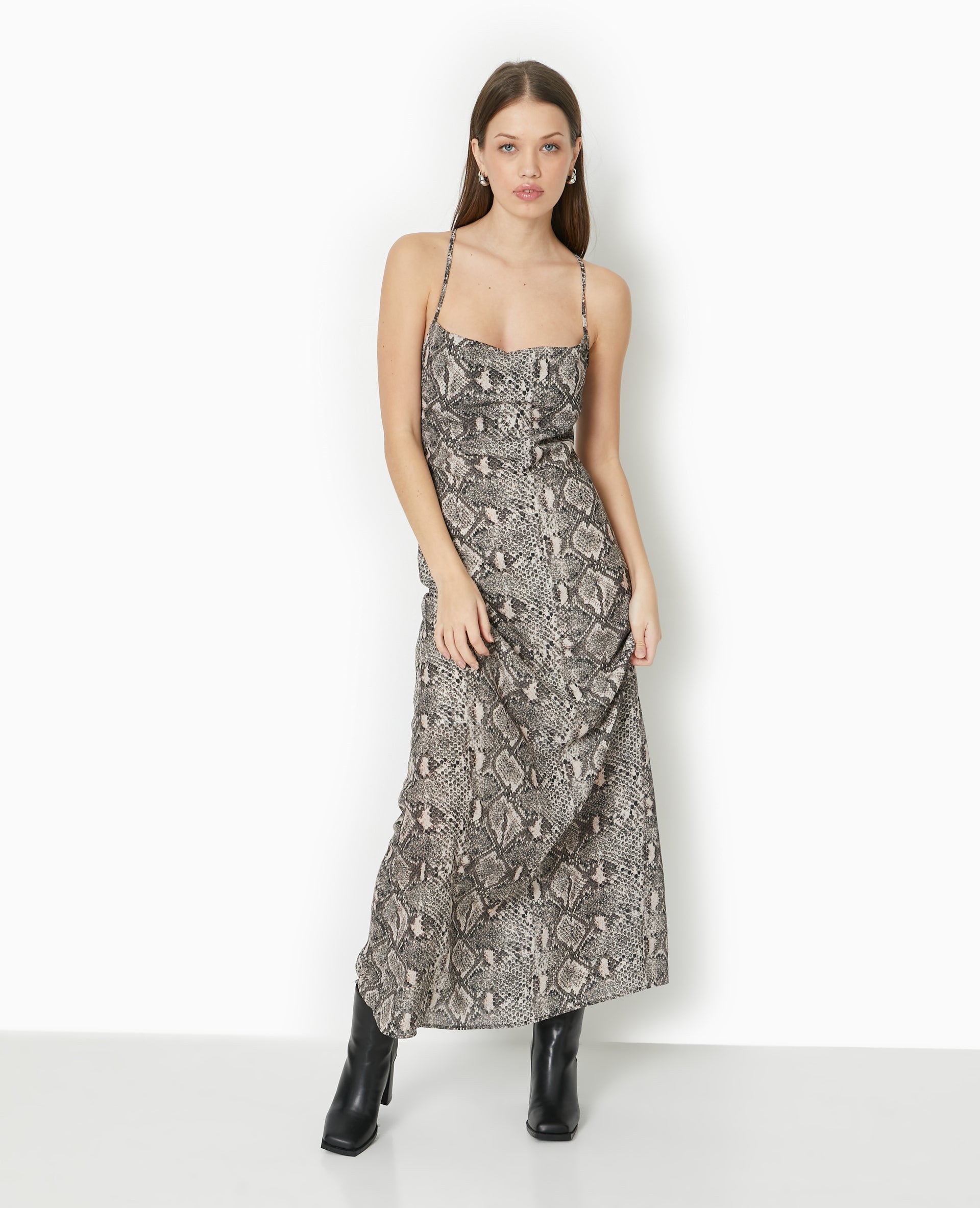 Robe longue à bretelles col bénitier motif python