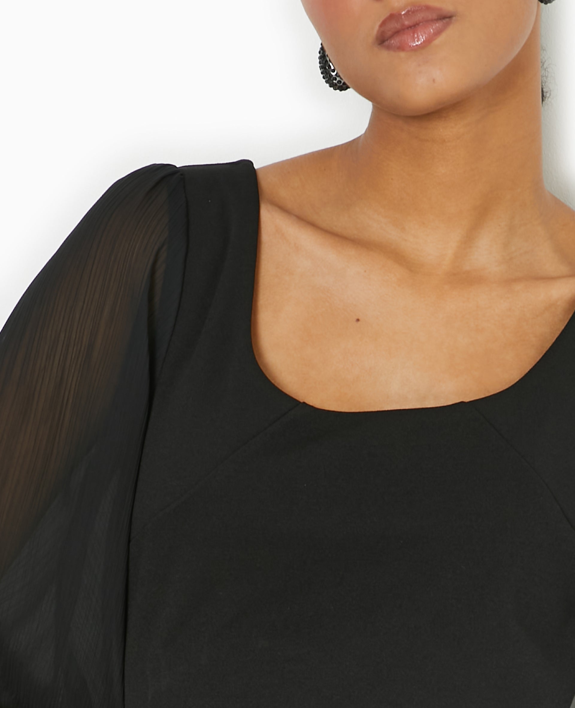 Robe courte avec manches ballons transparentes