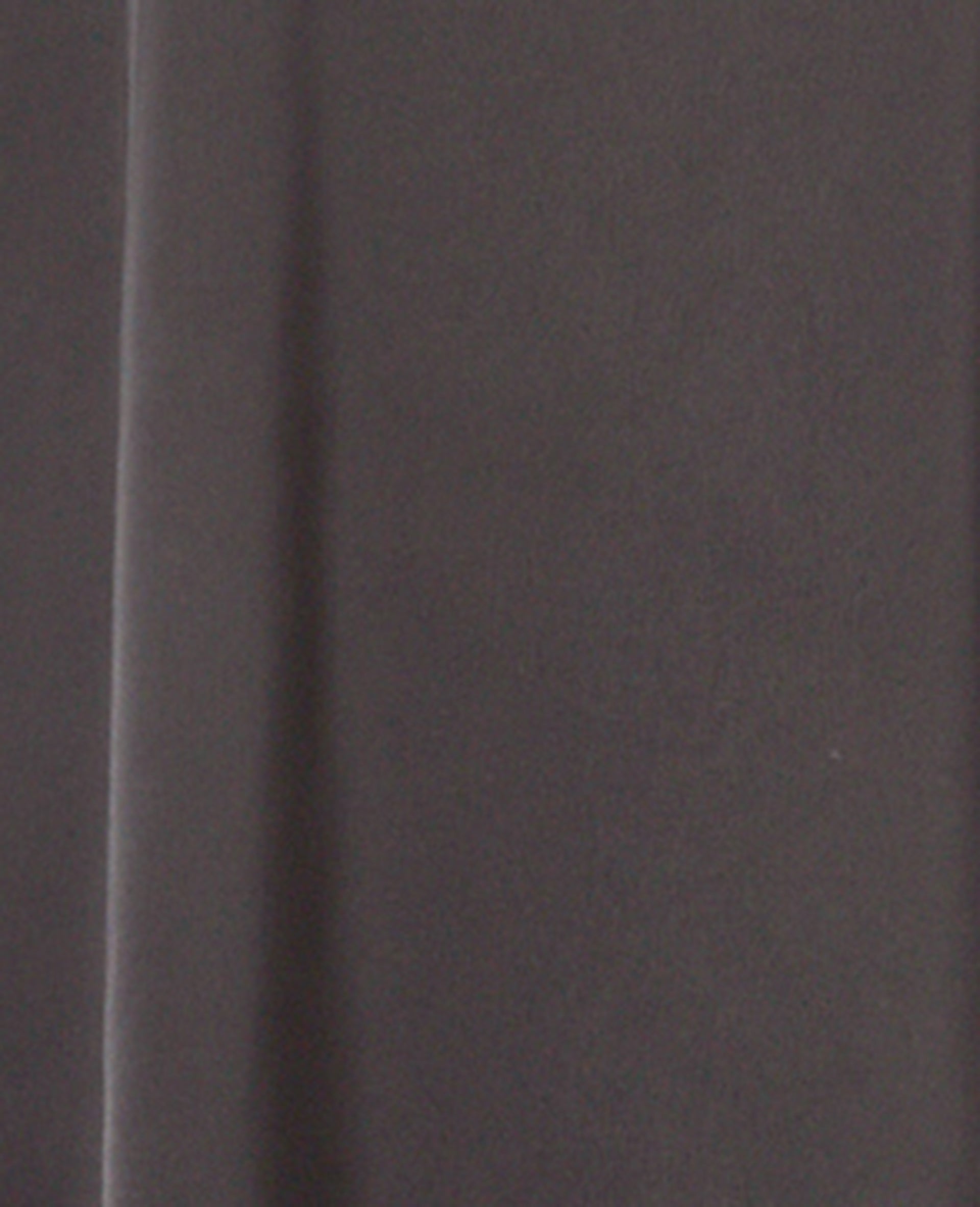 Robe longue et évasée en tissu satiné