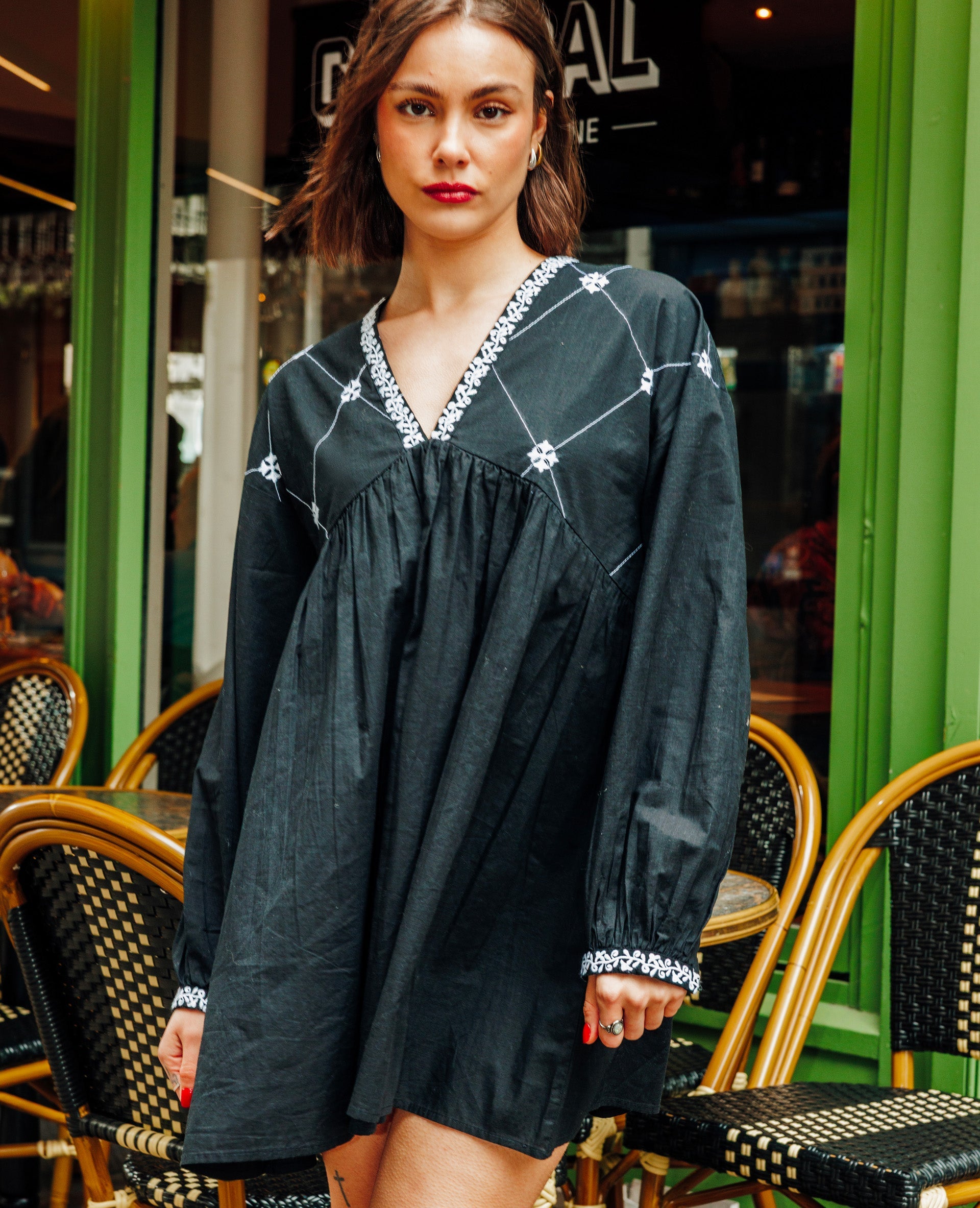 Robe brodée manches longues